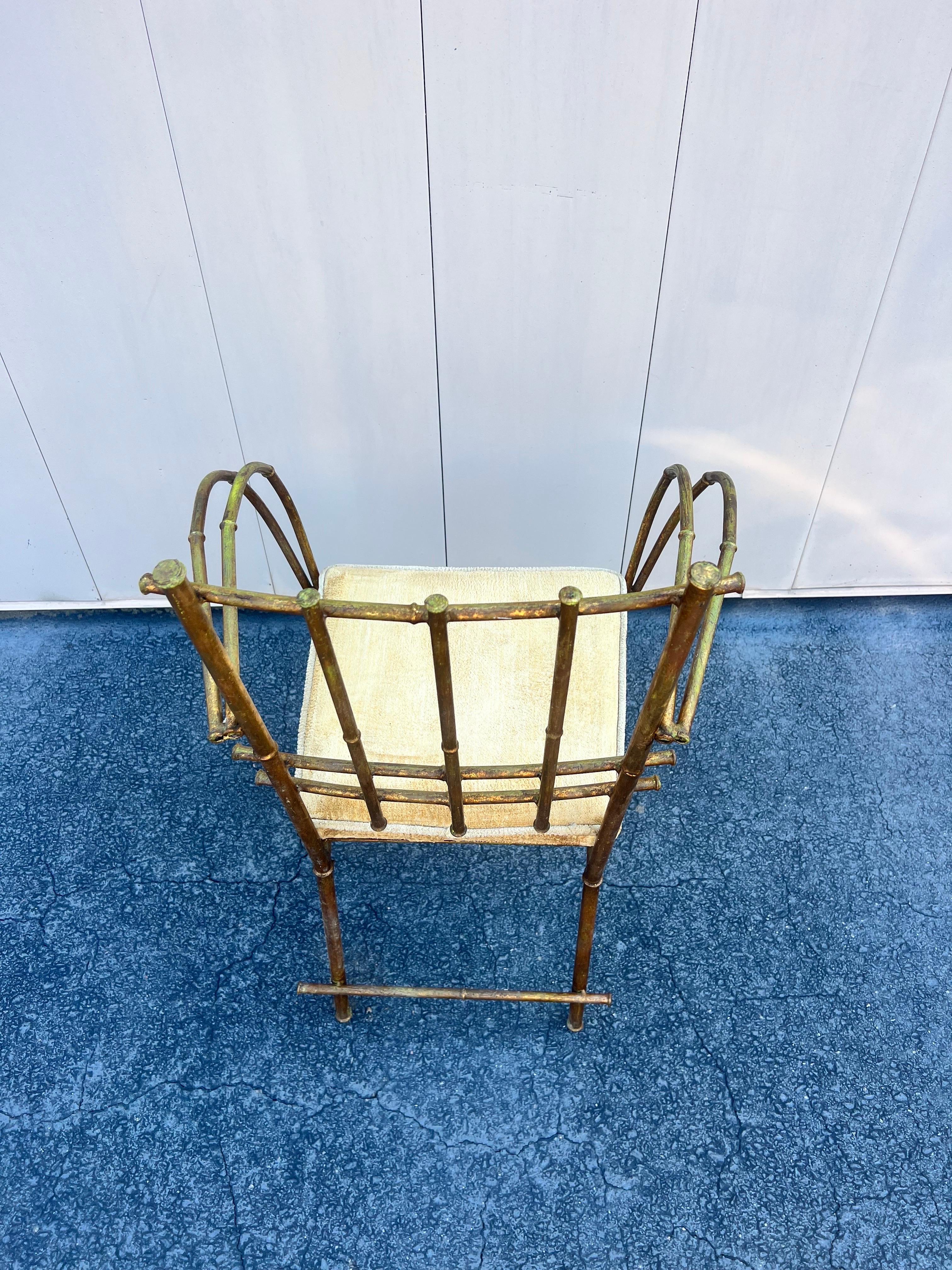 1950s Gilt Faux Bamboo Metal Arm / Vanity Chair Hollywood Regency In Good Condition For Sale In Charleston, SC