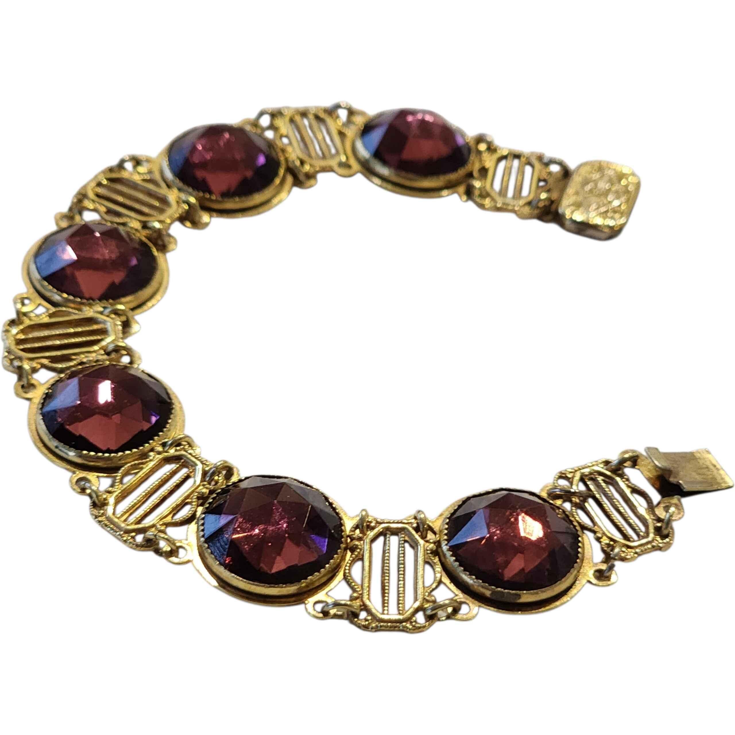 Pulsera de filigrana dorada de los años 50 con grandes piedras Rivoli de cristal amatista Corte oval en venta