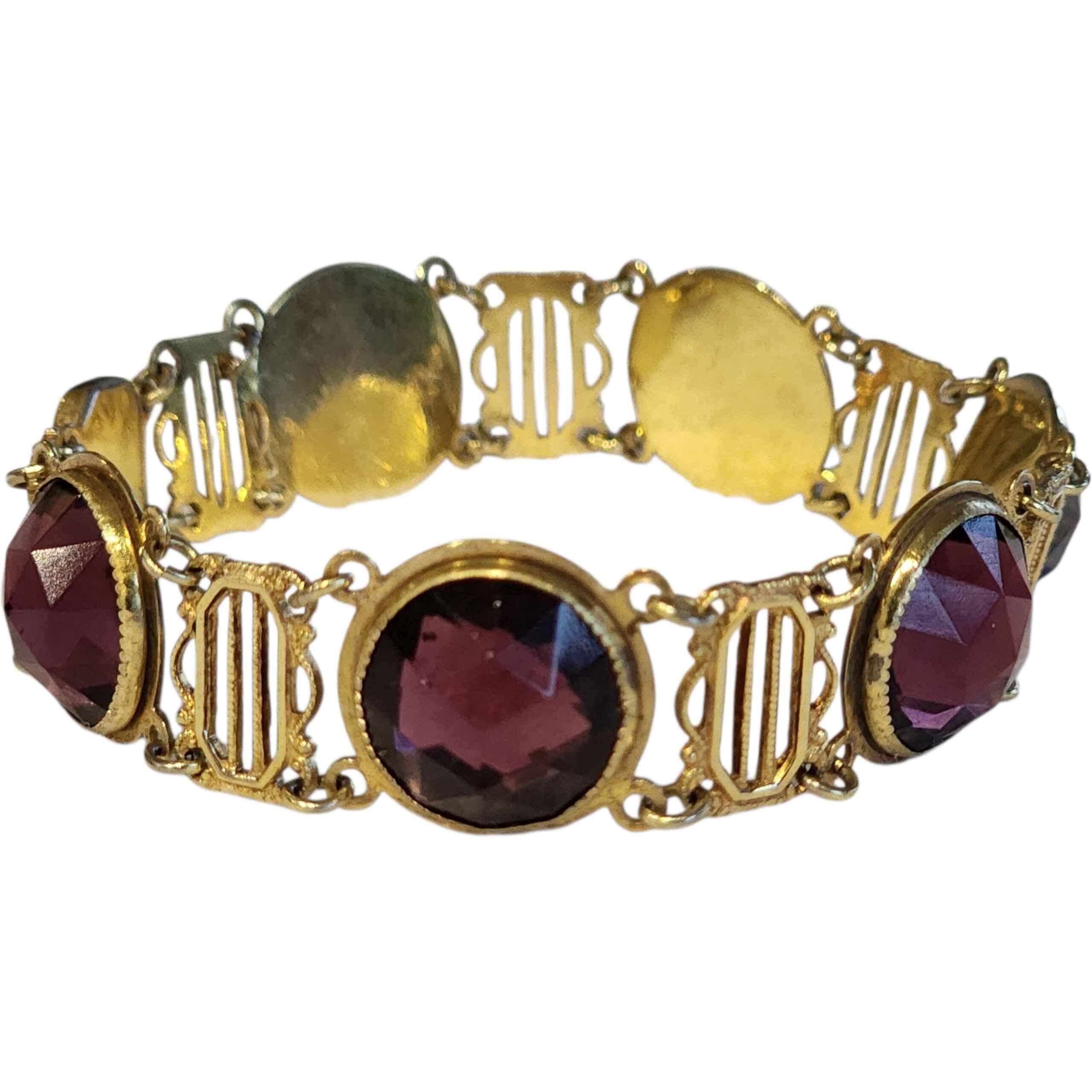 Femenino o masculino Pulsera de filigrana dorada de los años 50 con grandes piedras Rivoli de cristal amatista en venta