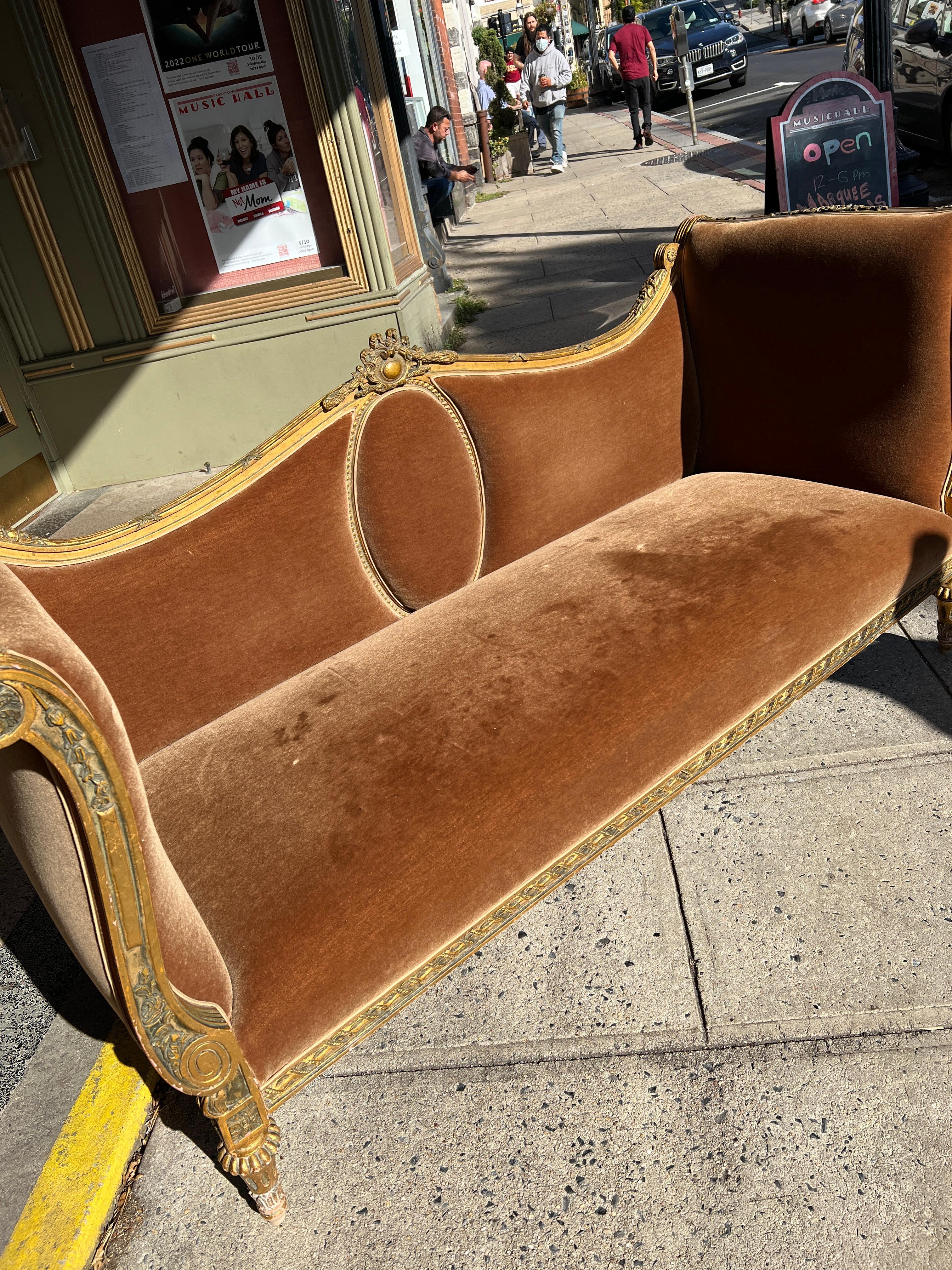 Vergoldete französische Couch aus Mohair, 1950er Jahre im Angebot 2