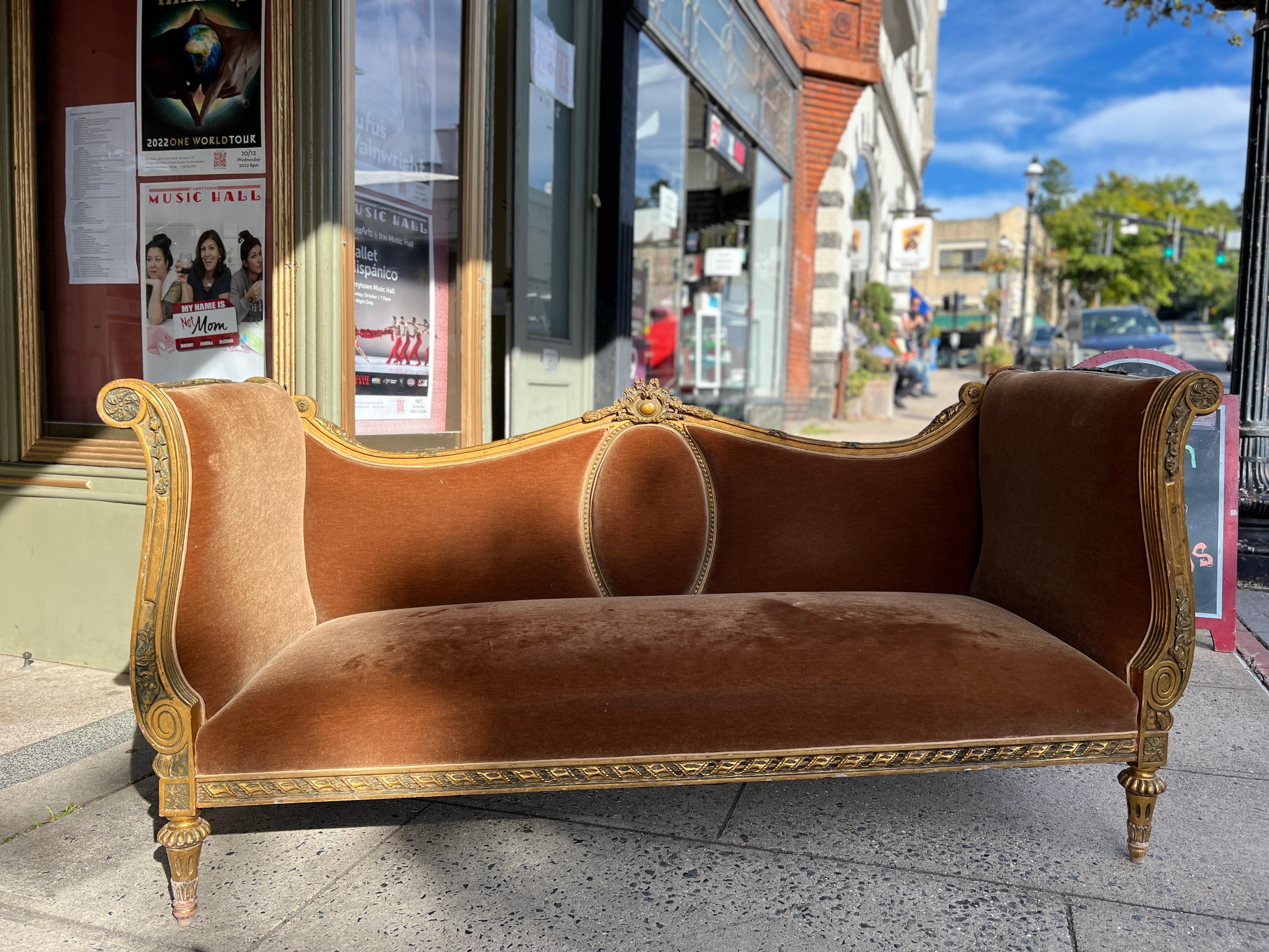 Vergoldete französische Couch aus Mohair, 1950er Jahre im Angebot 5