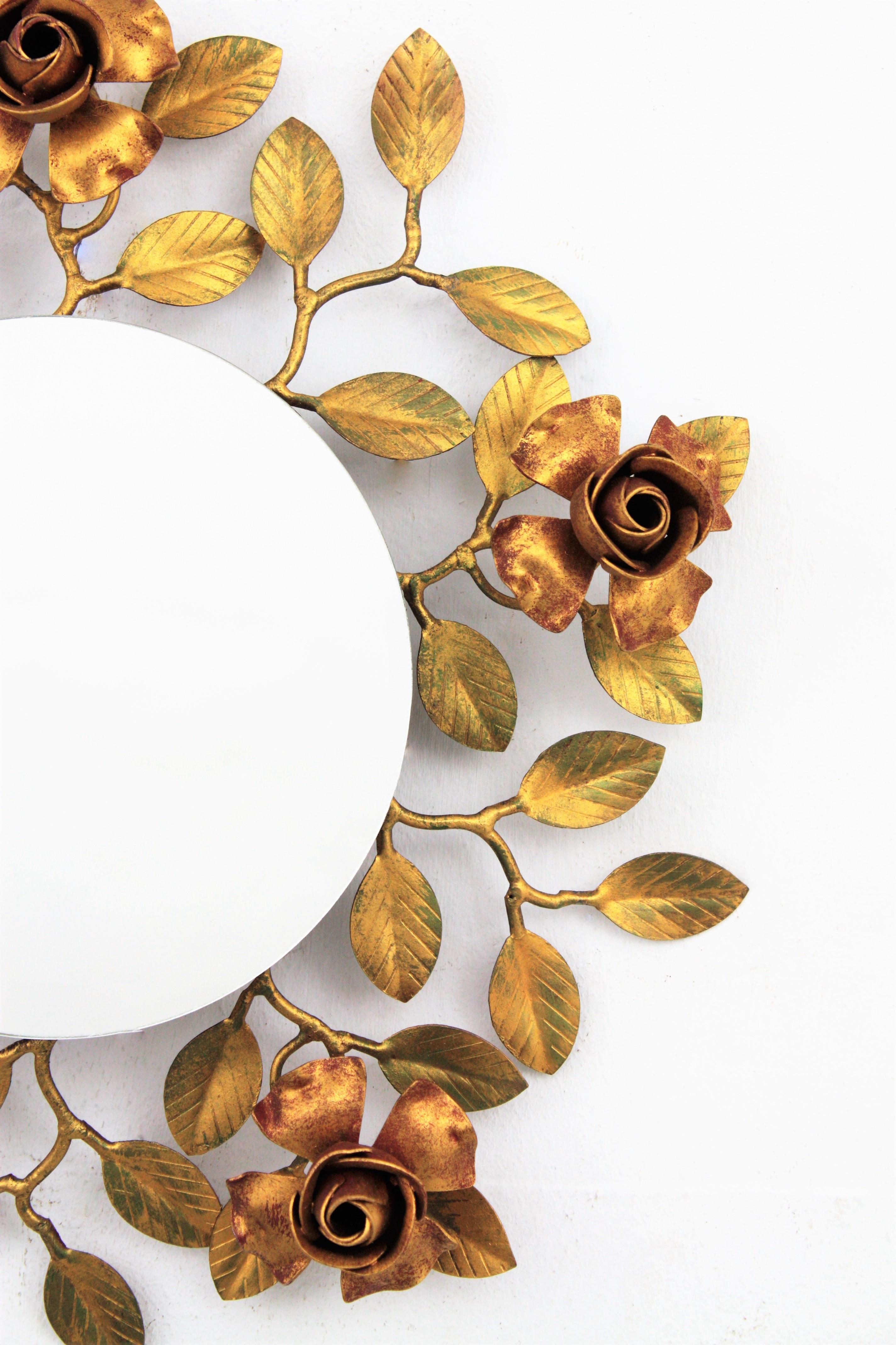 Espejo Floral de Follaje en Metal Dorado Policromado, España Años 50 en Bueno estado para la venta en Barcelona, ES