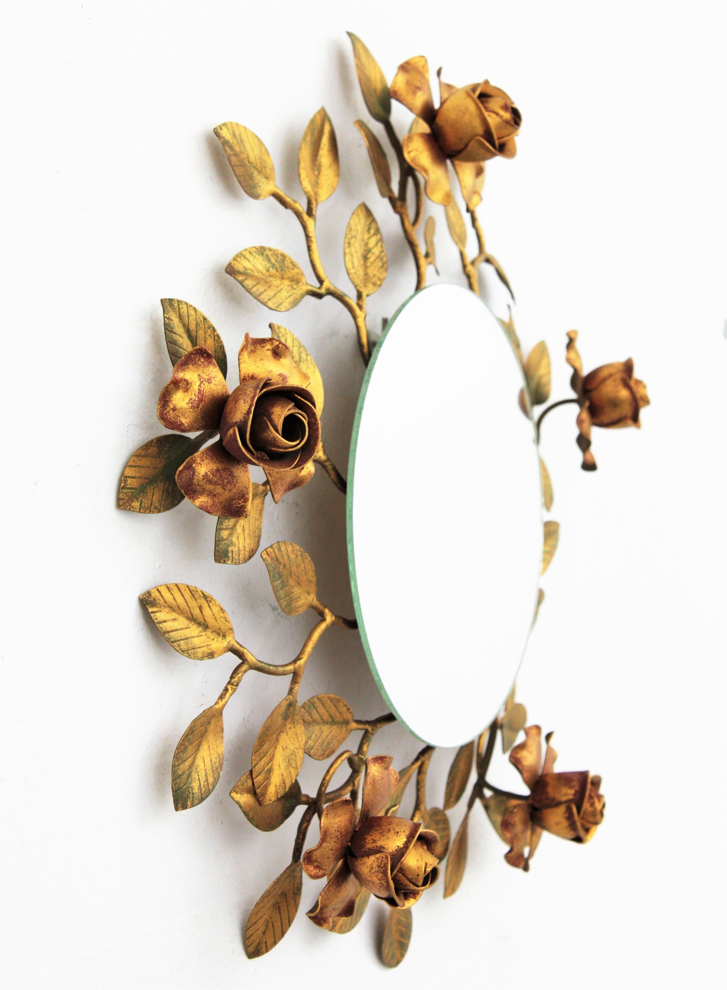 Espejo Floral de Follaje en Metal Dorado Policromado, España Años 50 en venta 2