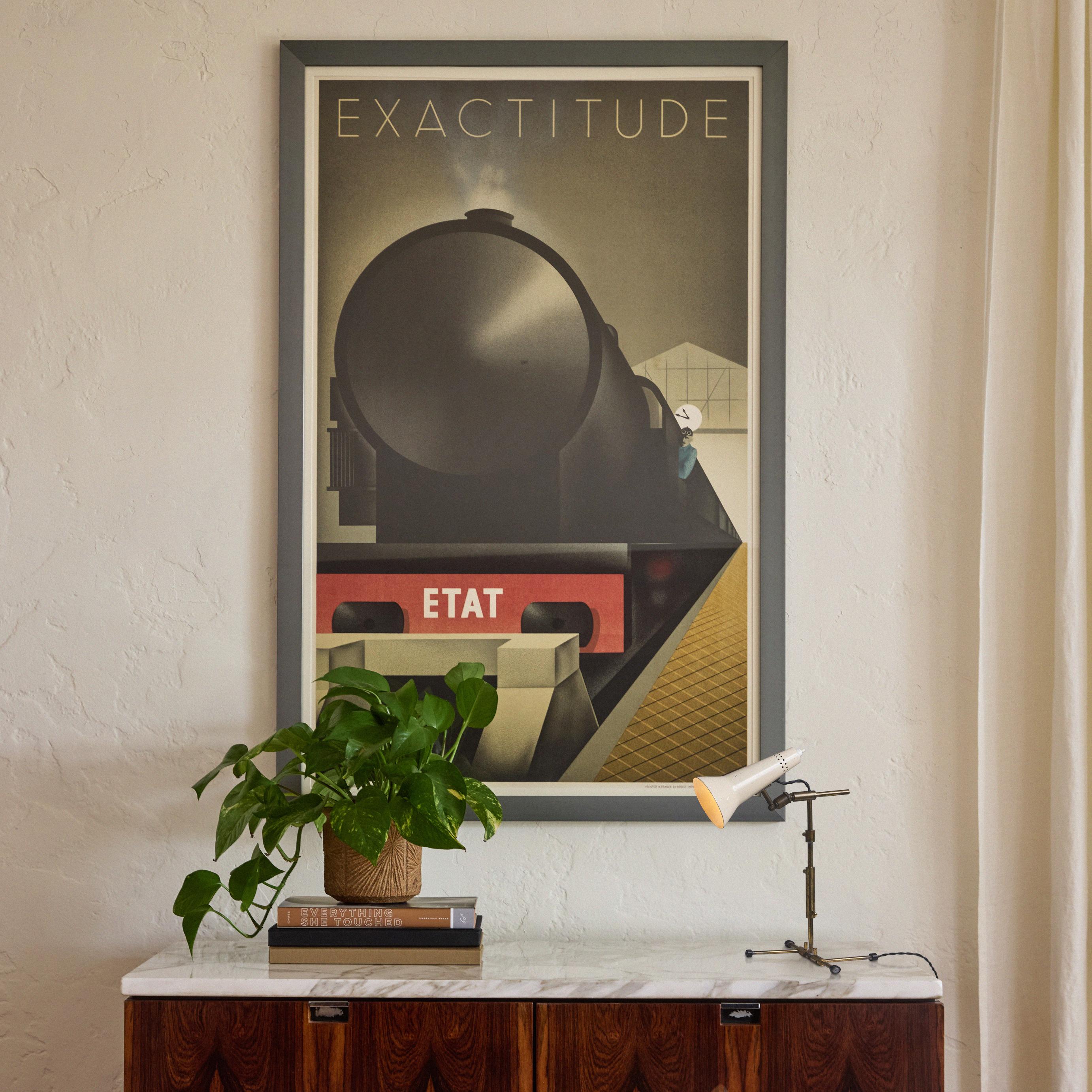 1950er Jahre Gino Sarfatti Skulpturale Tischlampe für Arteluce.

Ausgeführt mit einem perforierten, weiß lackierten Metallschirm auf einem verstellbaren Sockel aus patiniertem Messing. Eine hochfunktionale und skulpturale Tischleuchte, die ein