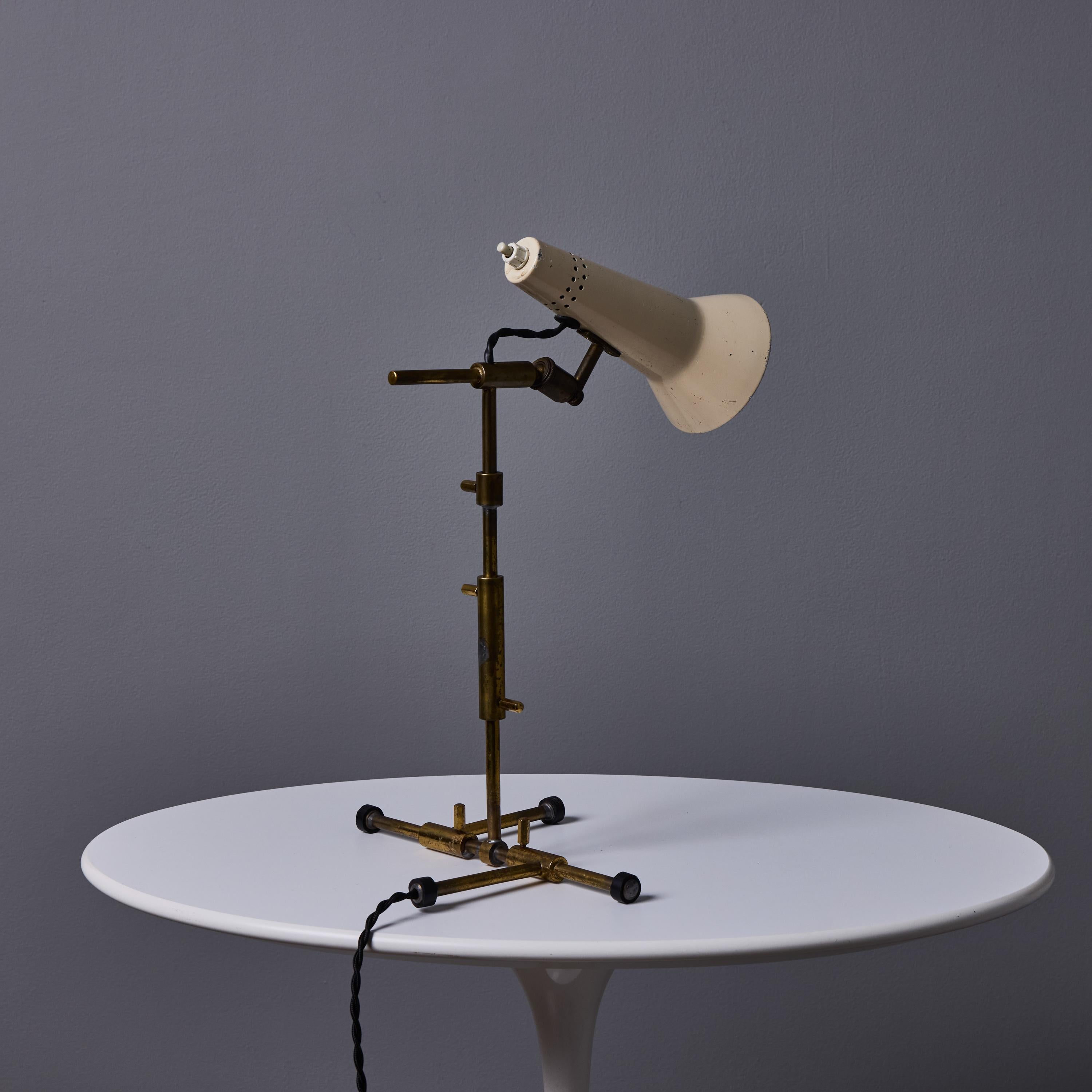 1950s Gino Sarfatti Sculptural Table Lamp for Arteluce en Bueno estado para la venta en Glendale, CA
