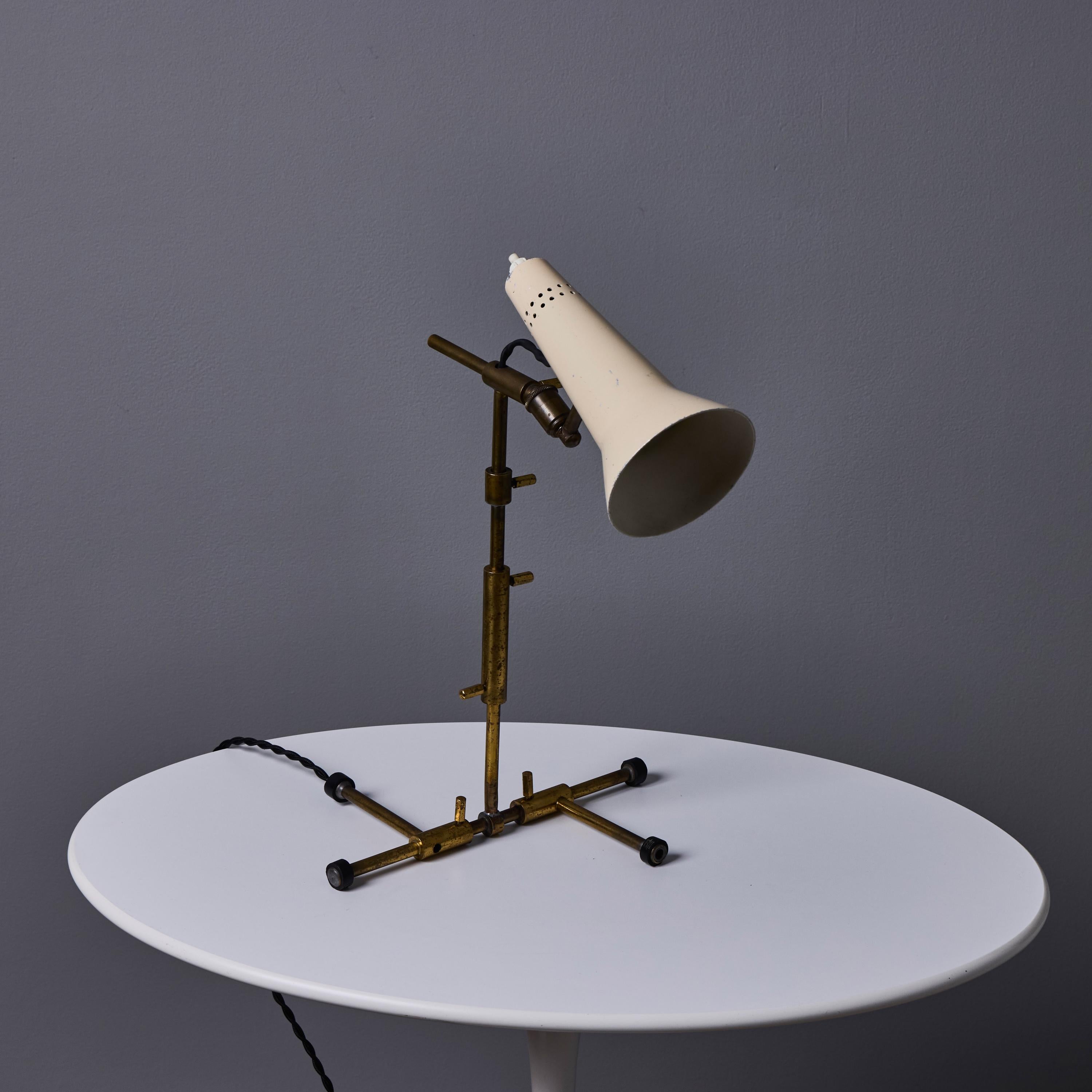 1950s Gino Sarfatti Sculptural Table Lamp for Arteluce mediados del siglo XX en venta