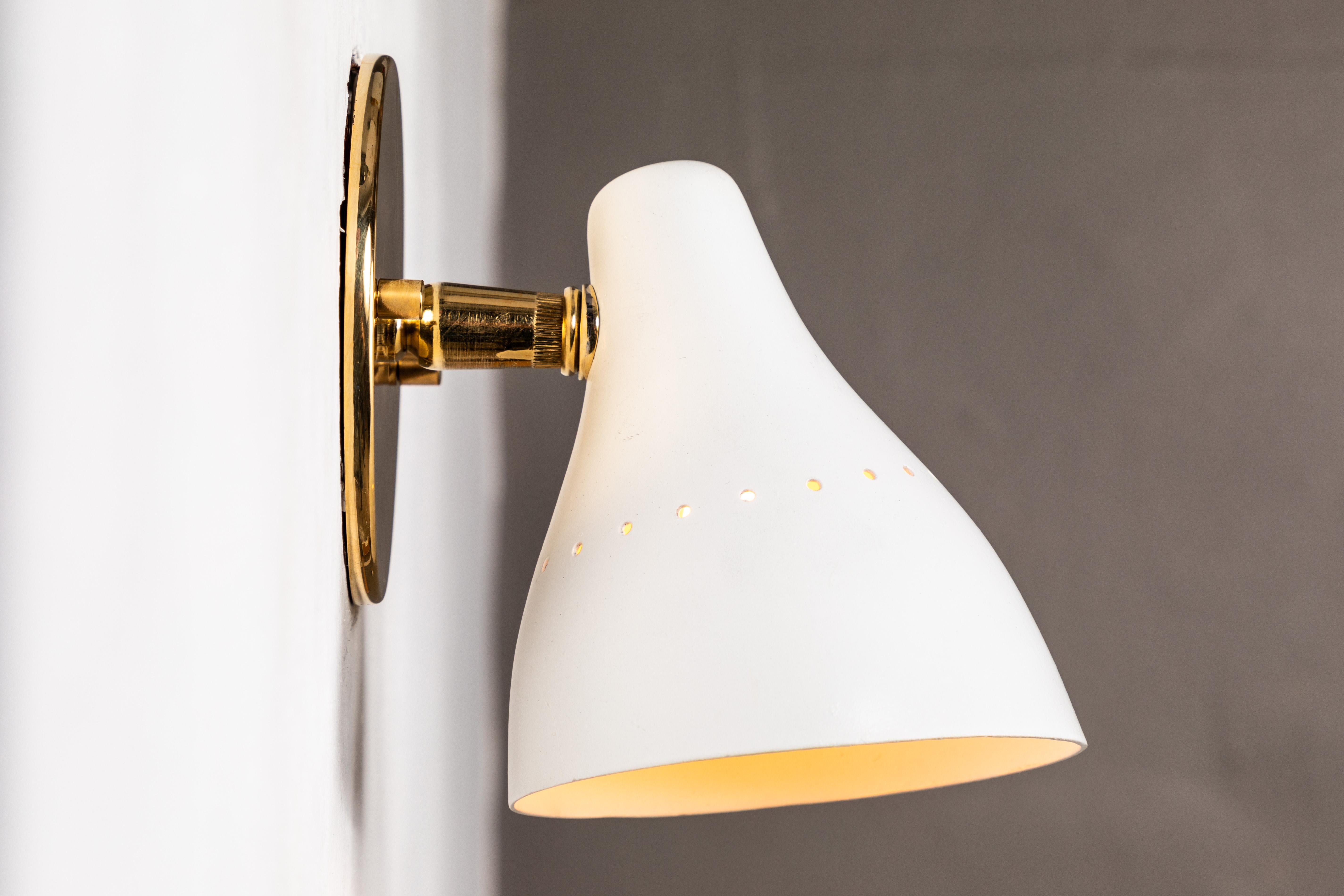 1950s Gino Sarfatti White Articulating Sconce for Arteluce In Good Condition In Glendale, CA