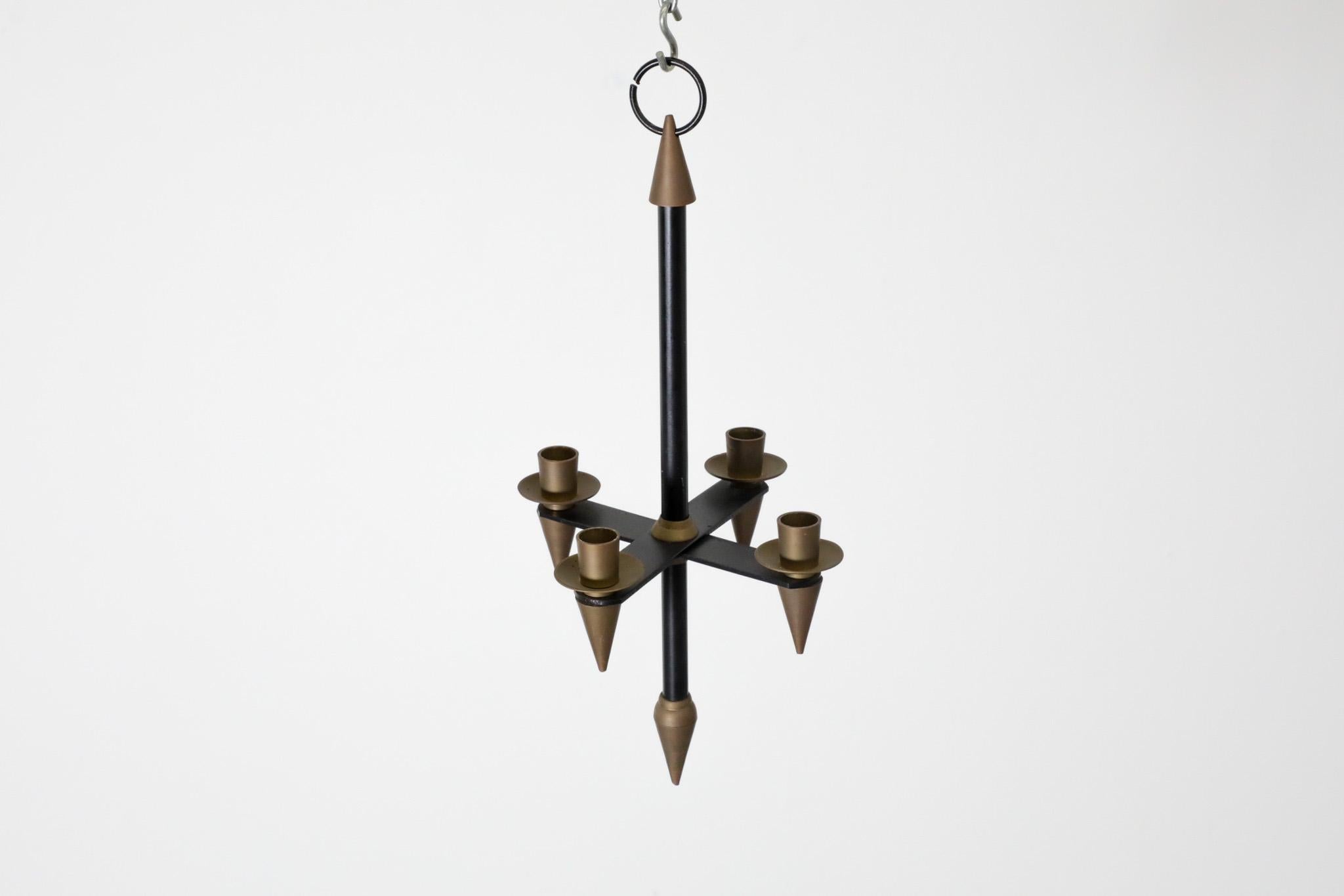 Candelabro a sospensione in ottone e metallo in stile Gio Ponti degli anni '50 in vendita 3