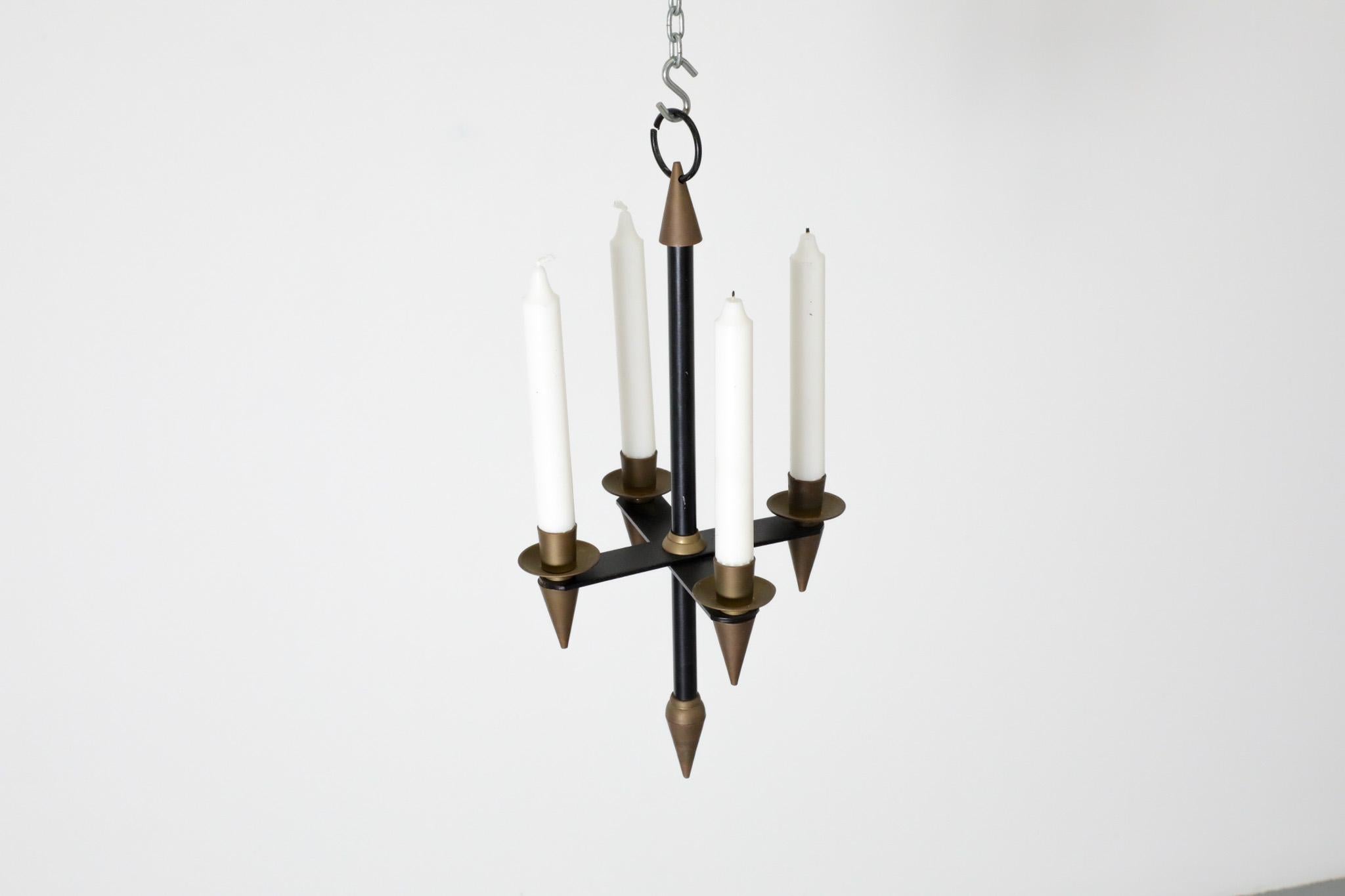Candelabro a sospensione in ottone e metallo in stile Gio Ponti degli anni '50 in vendita 5