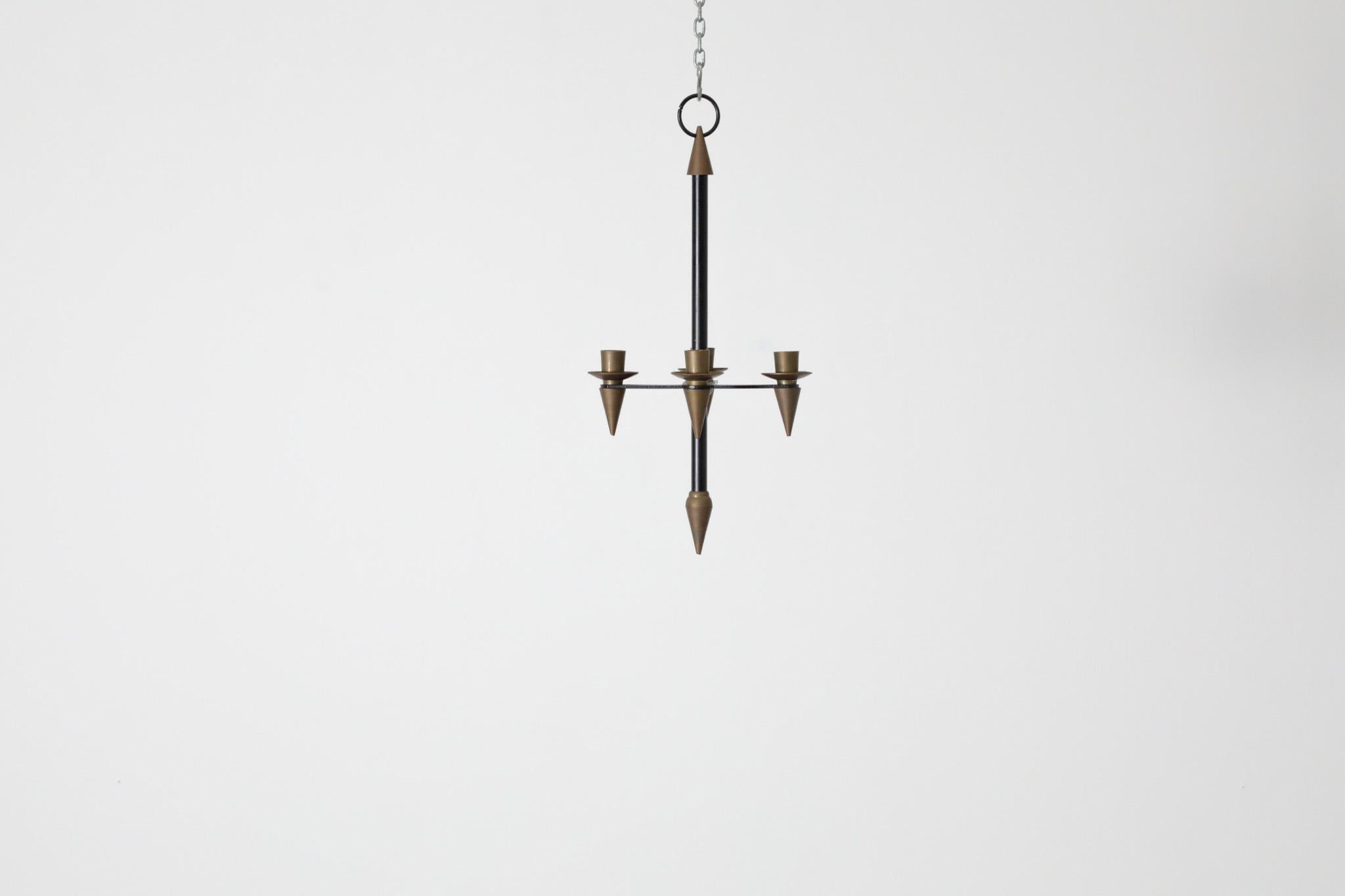 Italiano Candelabro a sospensione in ottone e metallo in stile Gio Ponti degli anni '50 in vendita