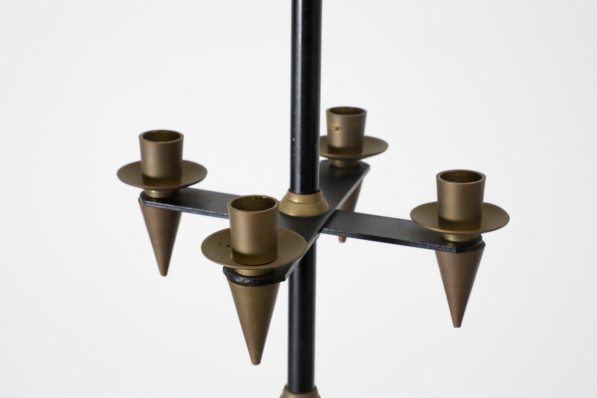 Candelabro a sospensione in ottone e metallo in stile Gio Ponti degli anni '50 In condizioni buone in vendita a Los Angeles, CA