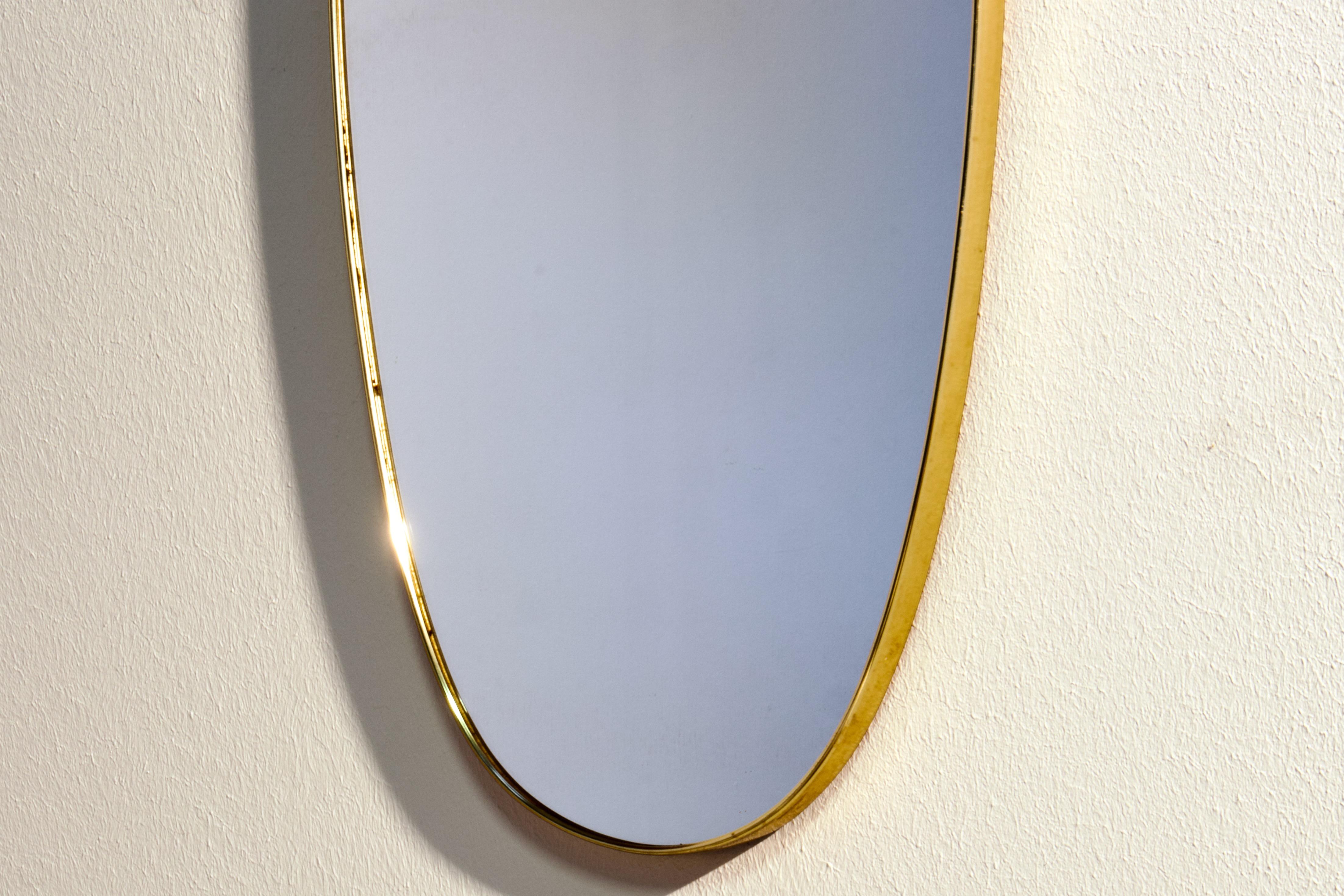 1950s Gio Ponti Era Mid-Century Modern Italian Brass Wall Mirror In Good Condition In Grand Cayman, KY