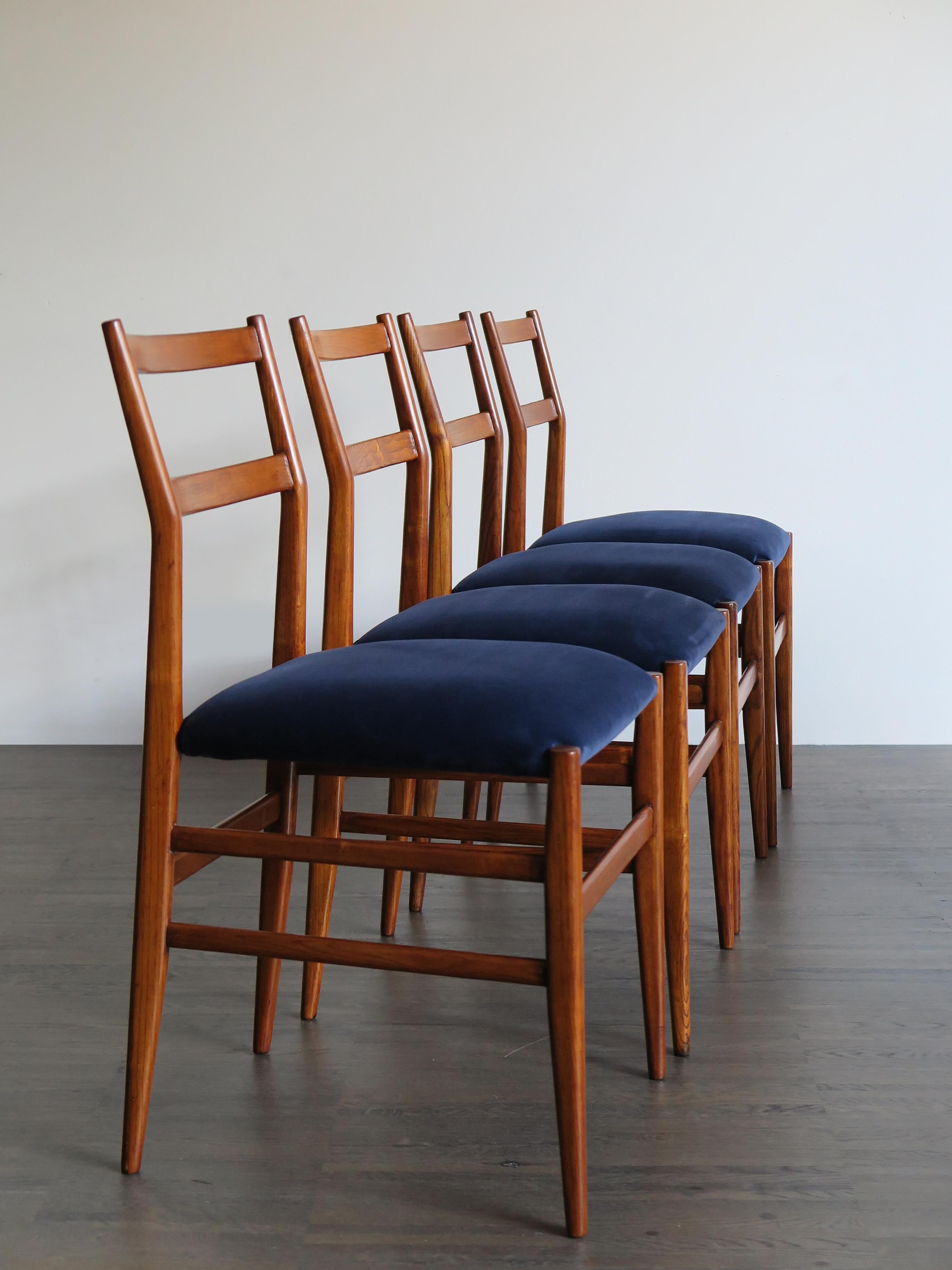 Set of four famous dining chairs model Leggera designed by Gio Ponti for Cassina, ash structure and new upholstered seat covered in velvet, 1950s.
Bibliography:
Domus 264-265 (dicembre 1951), p. 15;
Domus 268 (marzo 1952), p. 1;
Domus 321