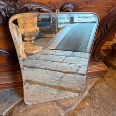 1950er Gio Ponti Stil Mitte des Jahrhunderts Moderne Biskuit geformt Messing Wandspiegel