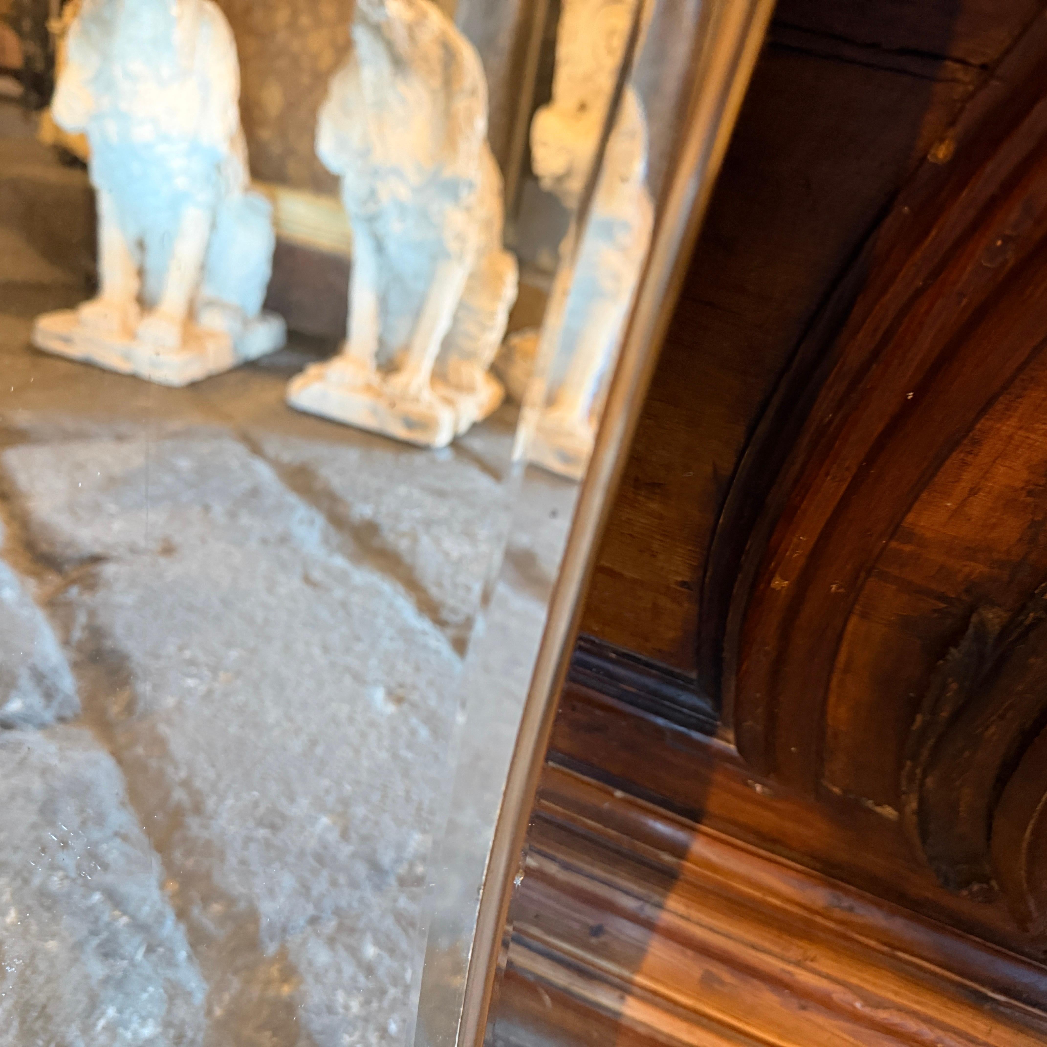 1950s Gio Ponti Style Mid-Century Modern Biscuit Shaped Brass Wall Mirror Italiano en venta