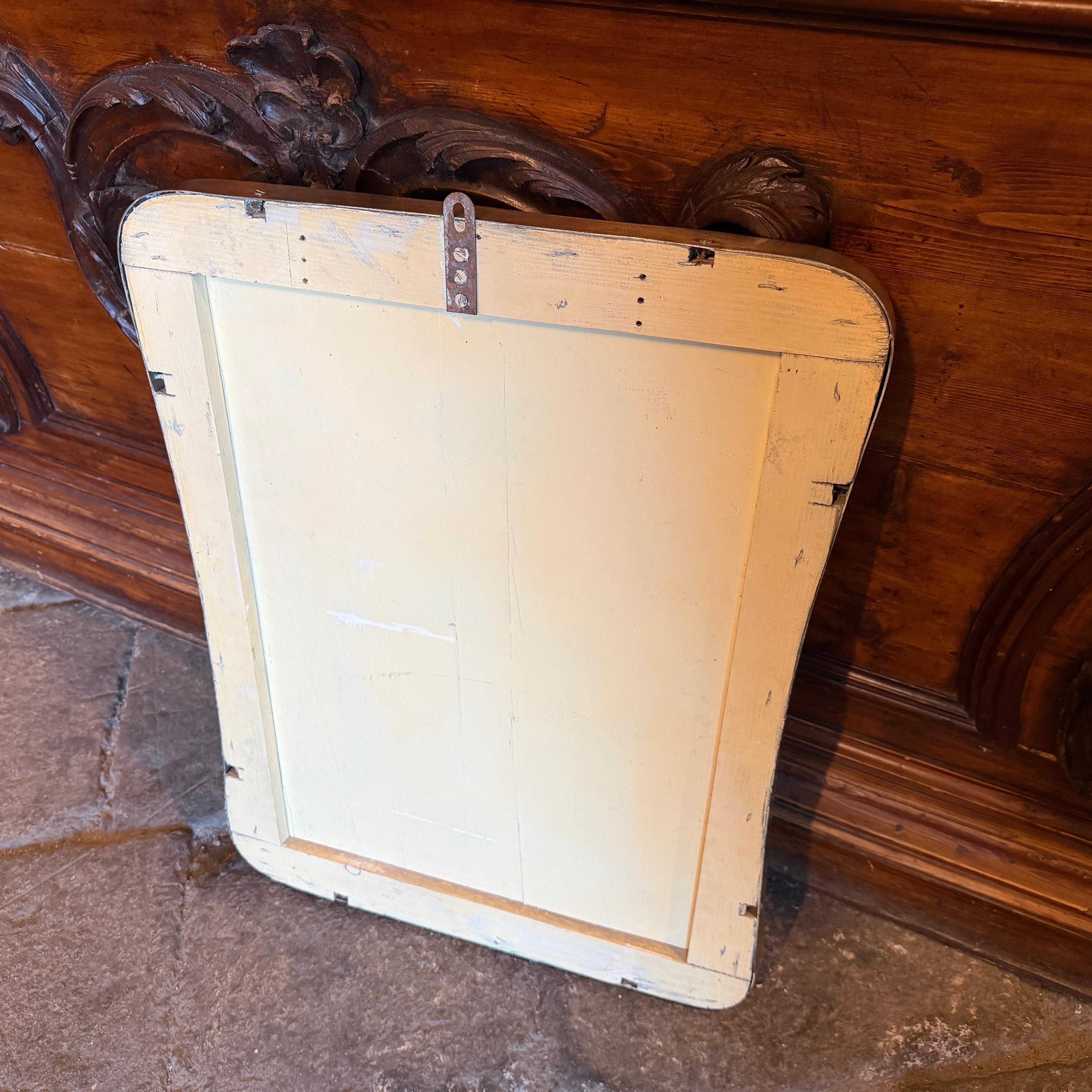 1950s Gio Ponti Style Mid-Century Modern Biscuit Shaped Brass Wall Mirror en venta 1