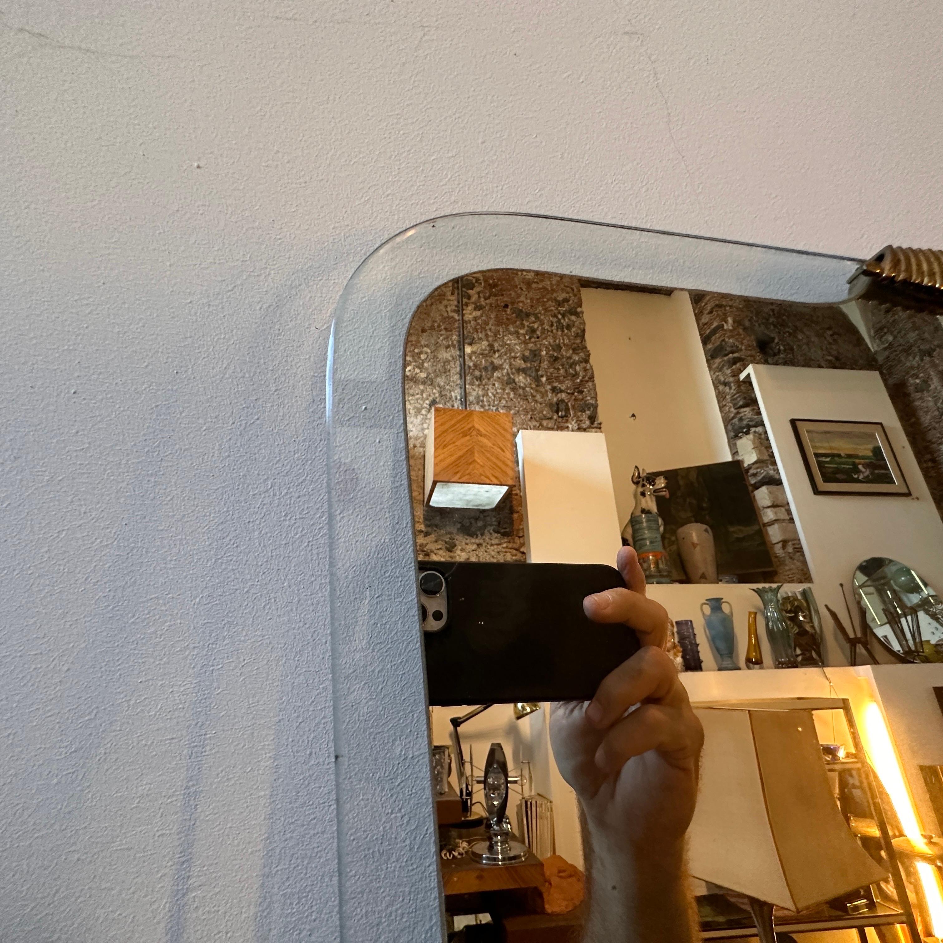 1950er Gio Ponti Stil Mid-Century Modern Biscuit Shaped Italian Wall Mirror (Handgefertigt) im Angebot