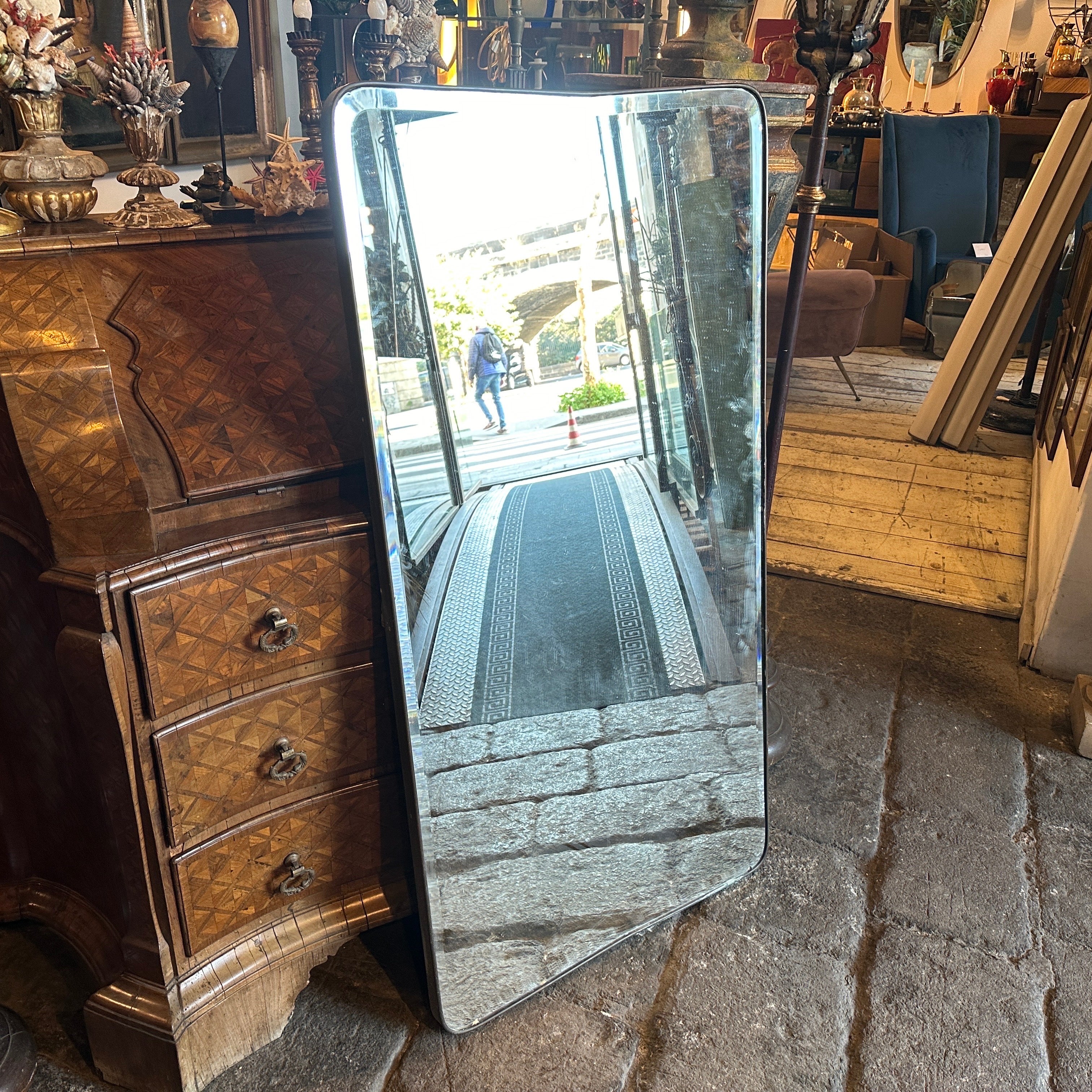 An amazing mid-century modern biscuit shaped big wall mirror hand-crafted in Italy in the Fifties in the manner of Gio Ponti which he used these wall mirrors to furnish the most prestigious homes in Milan in the 1950s. The mirror it's in original