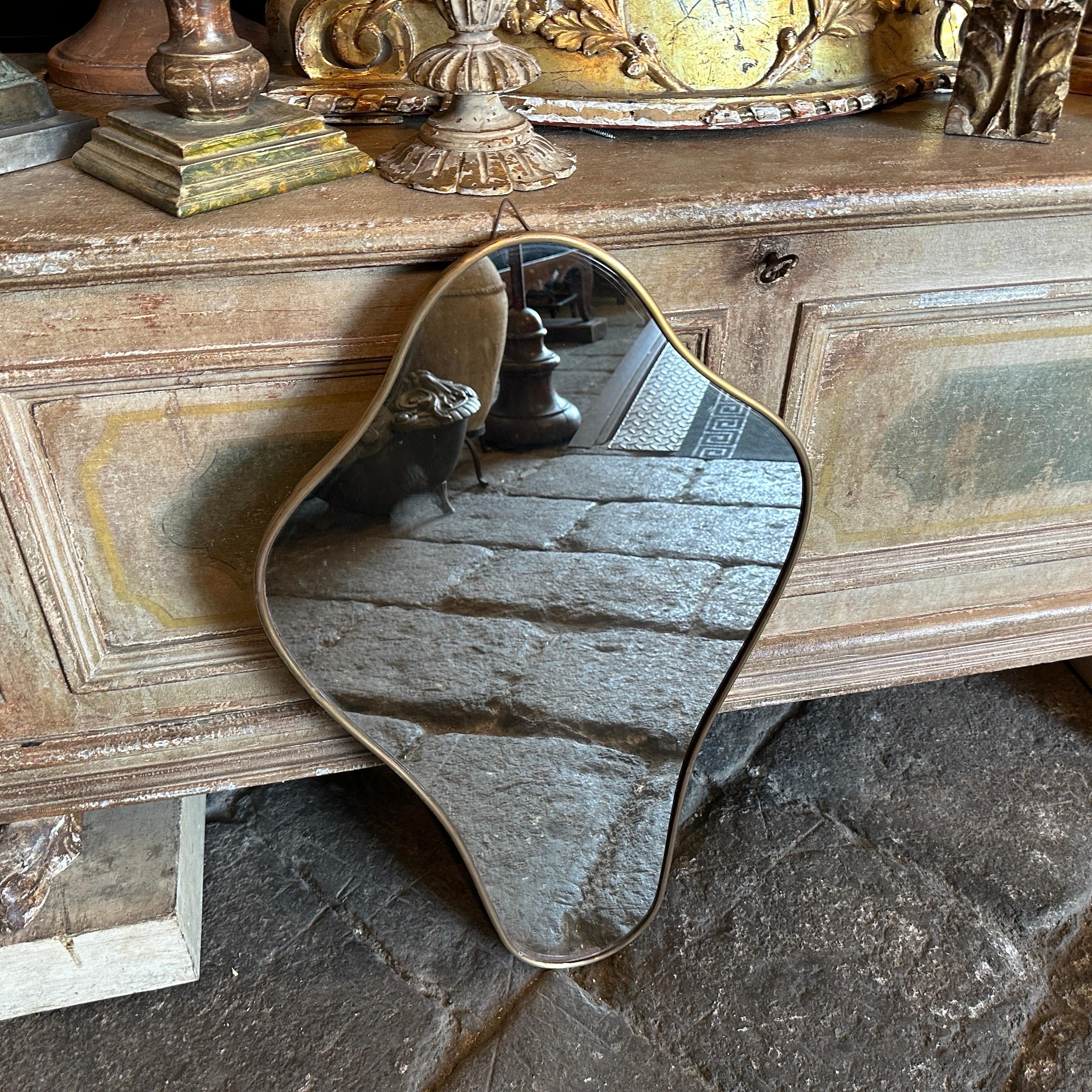 Miroir de style Gio Ponti des années 1950 The Modern Modernity Bras Well Shaped Wall Mirror en vente 3