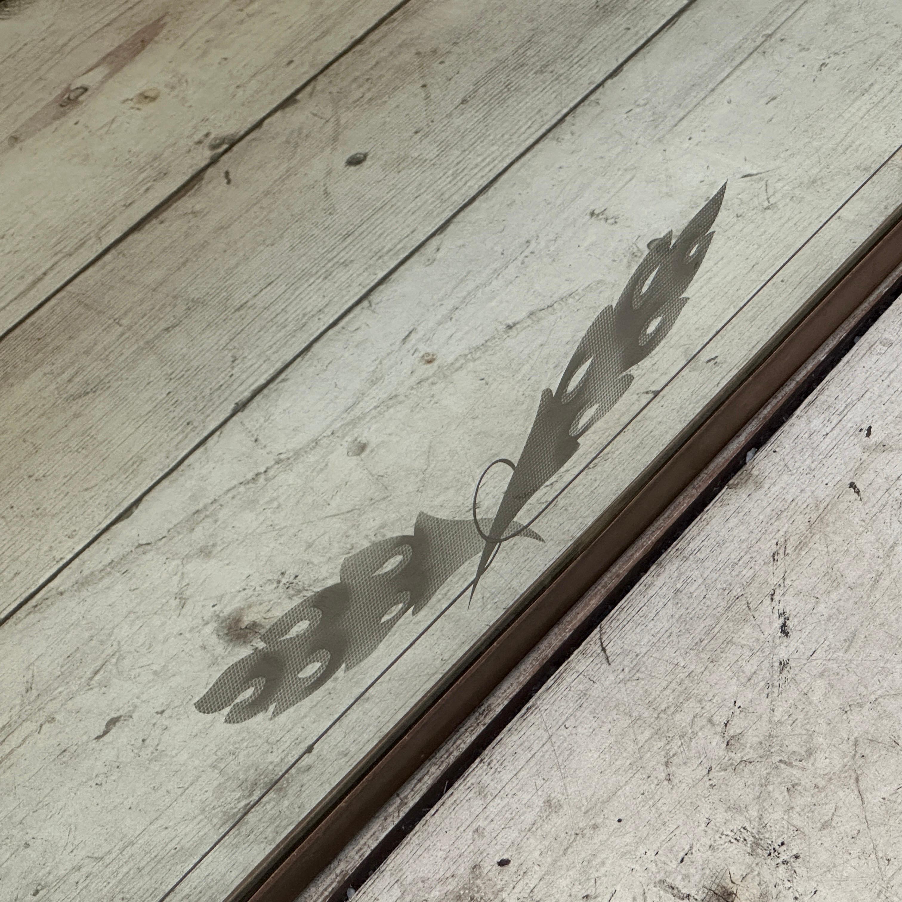 1950s Gio Ponti Style Mid-Century Modern Brass and Etched Glass Big Wall MIrror For Sale 6