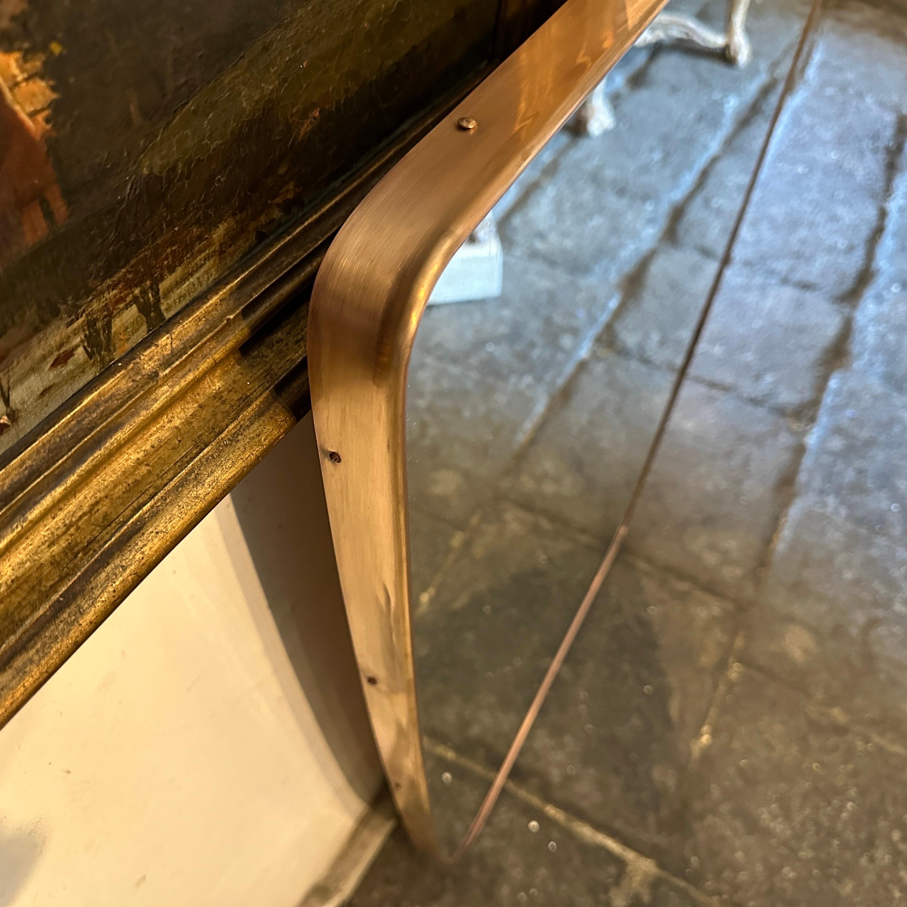 1950er Gio Ponti Stil Mitte des Jahrhunderts Modern Messing Big Shield Wandspiegel im Angebot 6