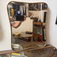 Piccolo specchio da parete in ottone a forma di biscotto, in stile Mid-Century Modern di Gio Ponti, anni '50