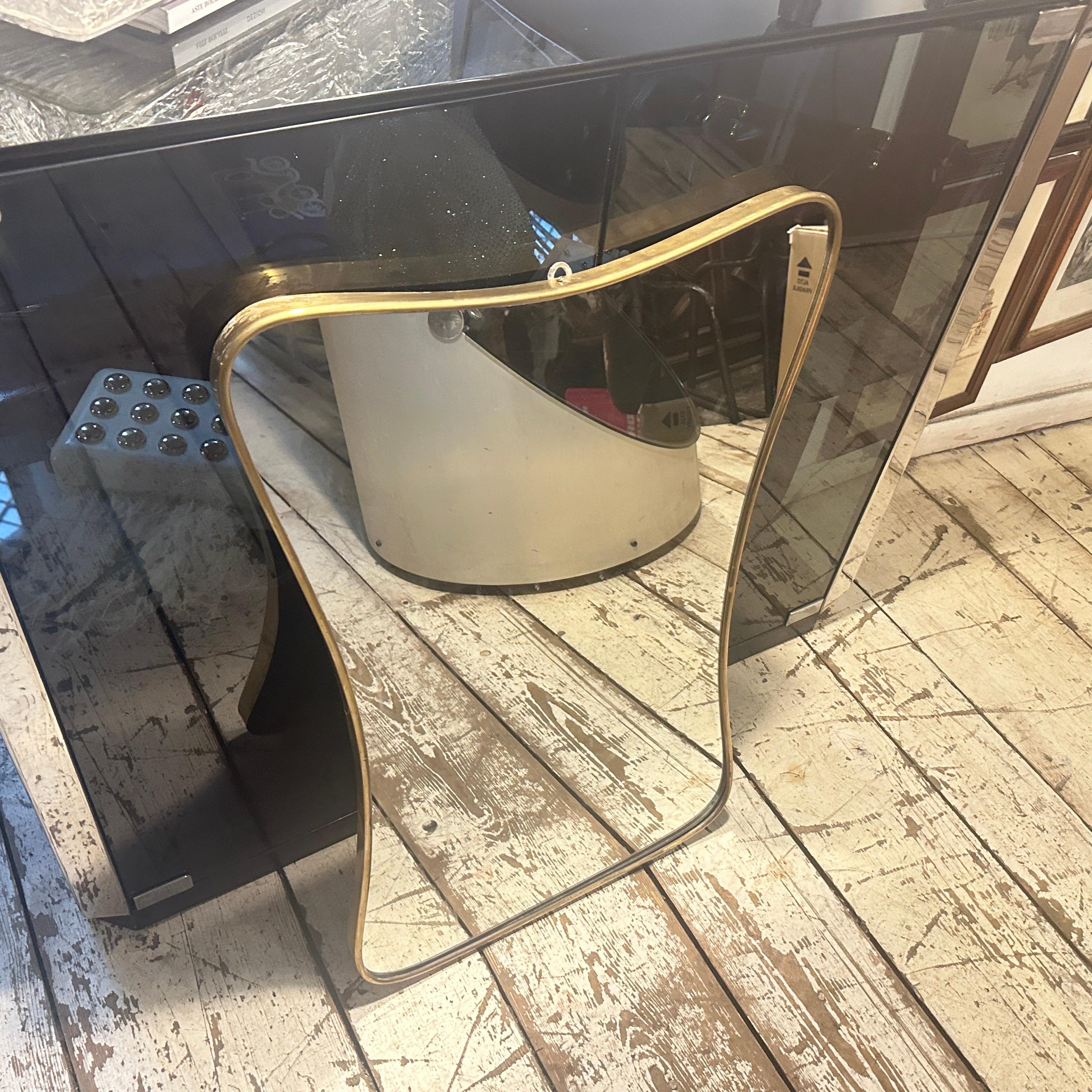 Espejo de pared en forma de galleta de latón de los años 50, estilo Gio Ponti, moderno de mediados de siglo en venta 5