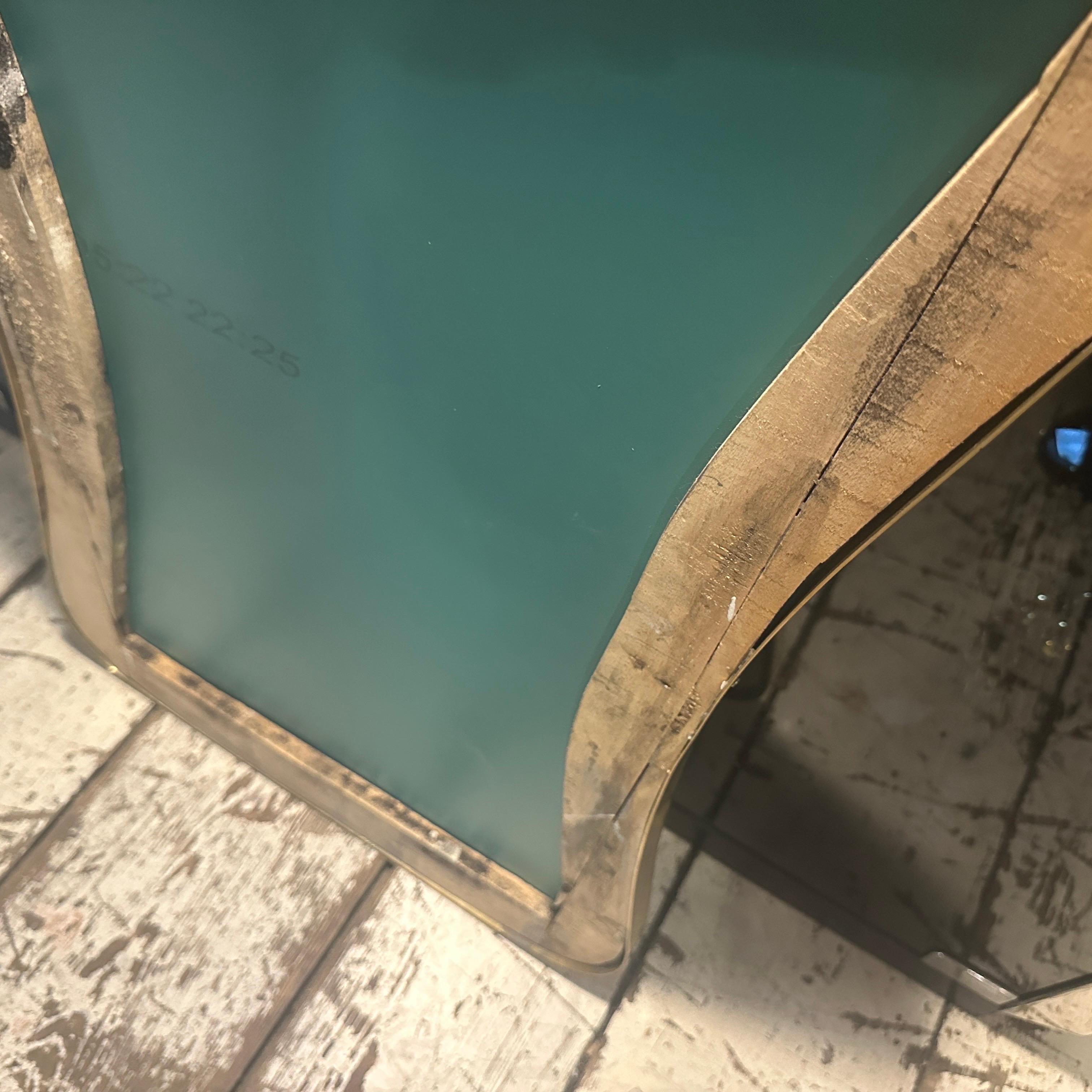 Espejo de pared en forma de galleta de latón de los años 50, estilo Gio Ponti, moderno de mediados de siglo en Excelente estado para la venta en Aci Castello, IT