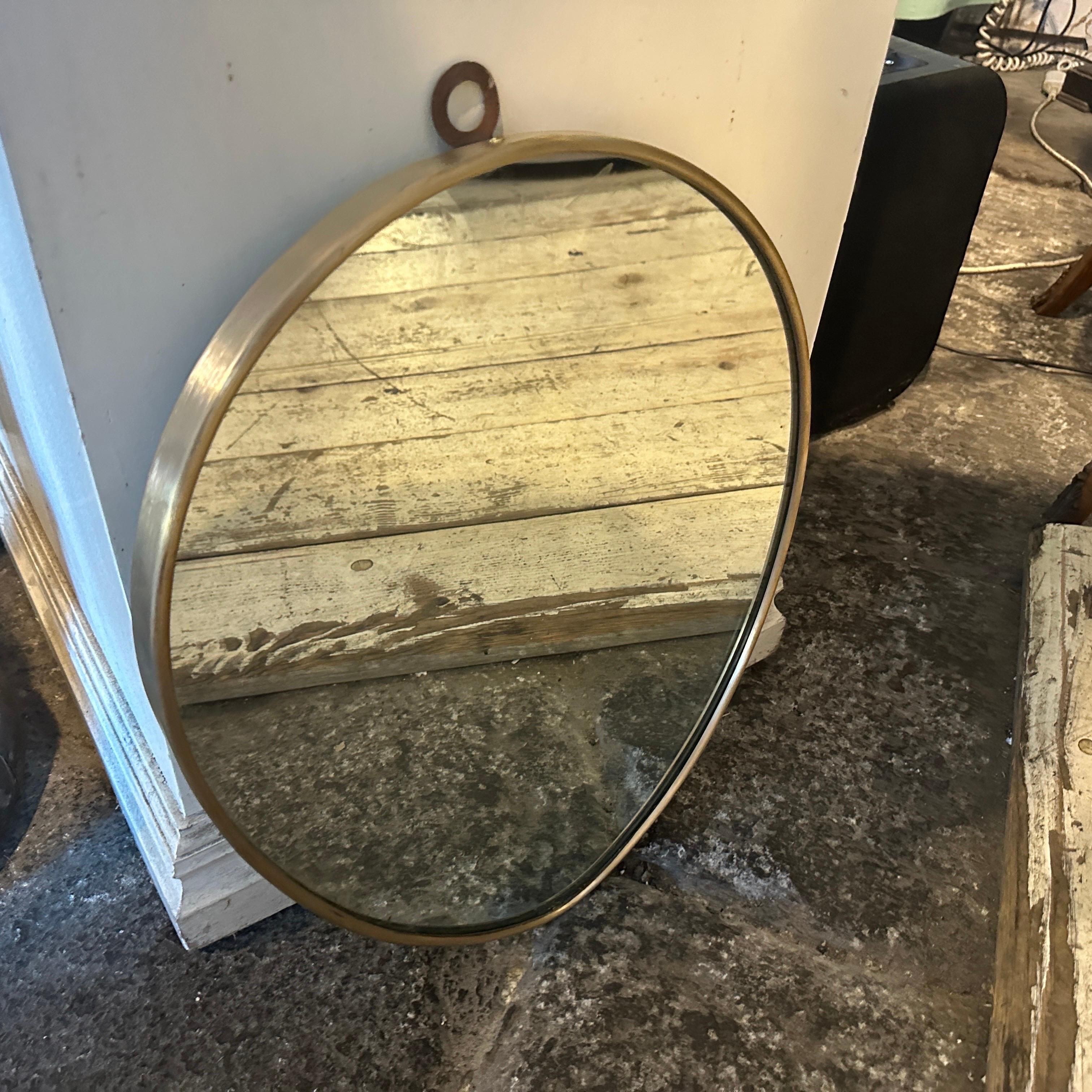 1950s Giò Ponti Style Mid-Century Modern Brass Italian Oval Wall Mirror In Good Condition For Sale In Aci Castello, IT