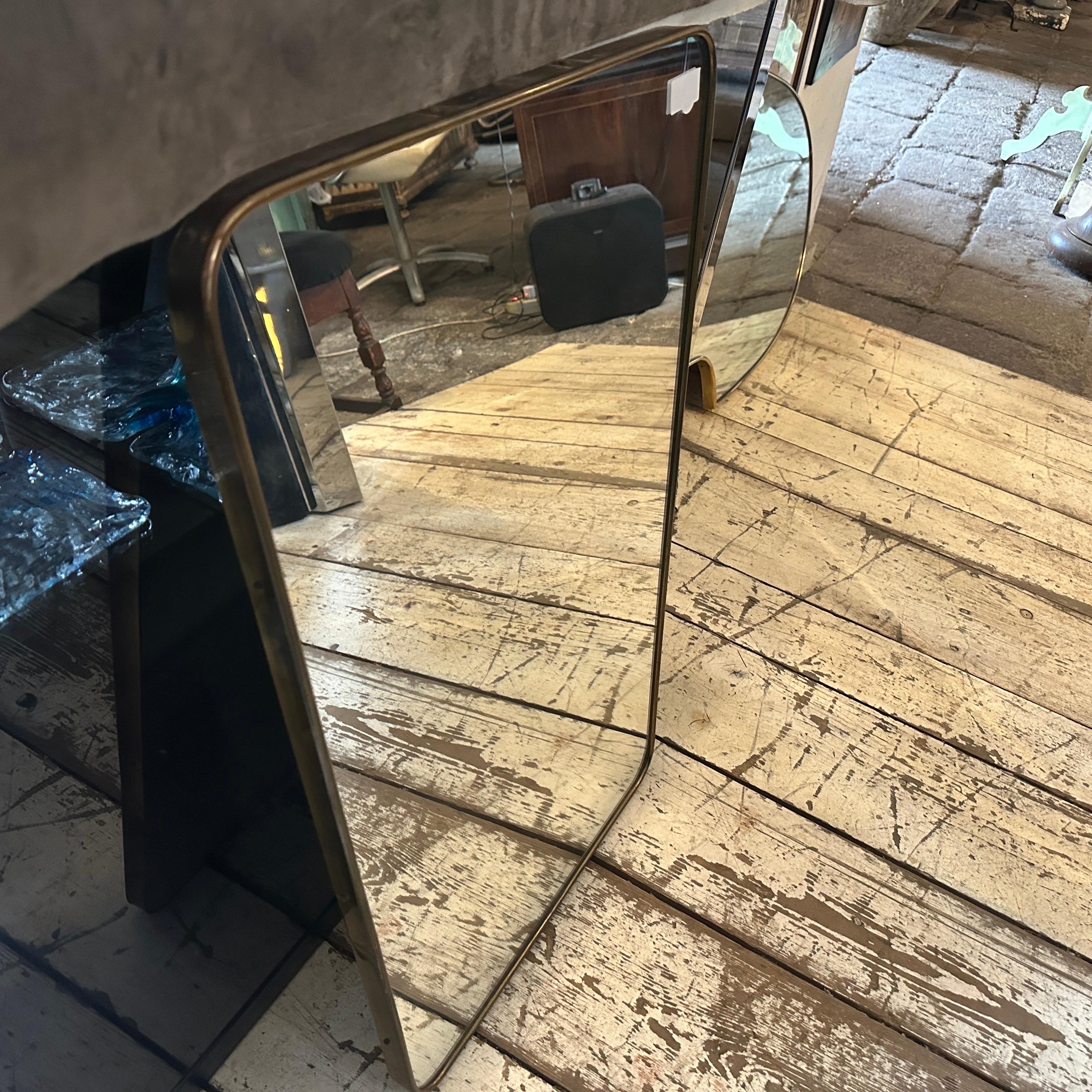 1950s Gio Ponti Style Mid-Century Modern Brass Italian Wall Mirror In Good Condition For Sale In Aci Castello, IT