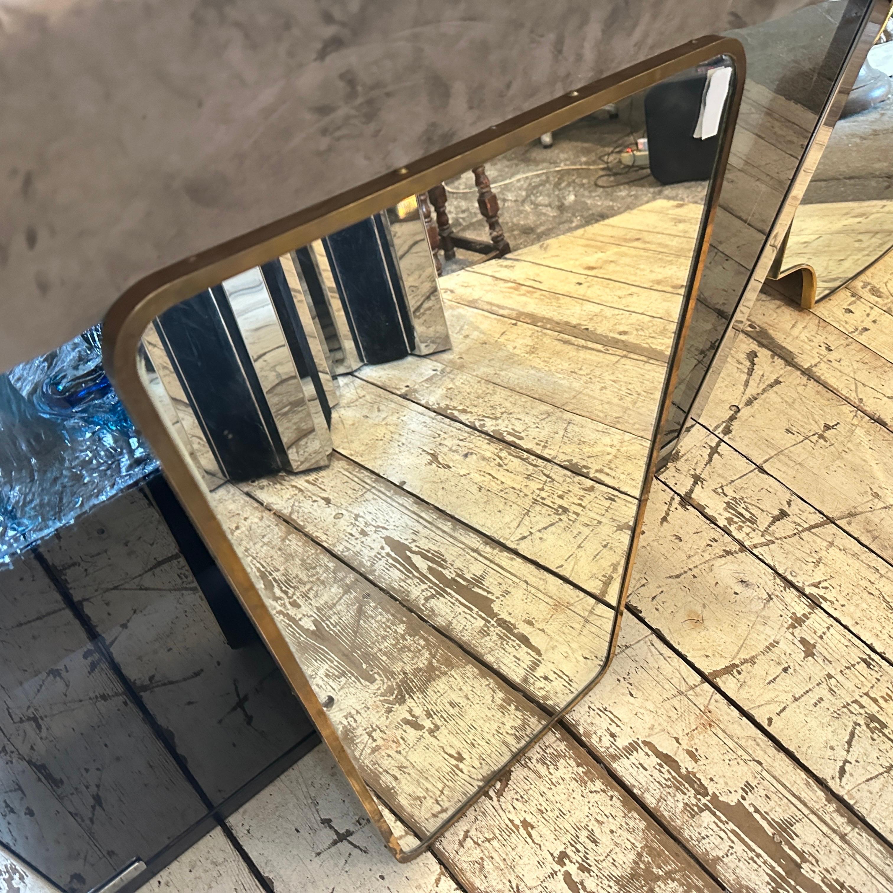 1950s Gio Ponti Style Mid-Century Modern Brass Italian Wall Mirror In Good Condition For Sale In Aci Castello, IT