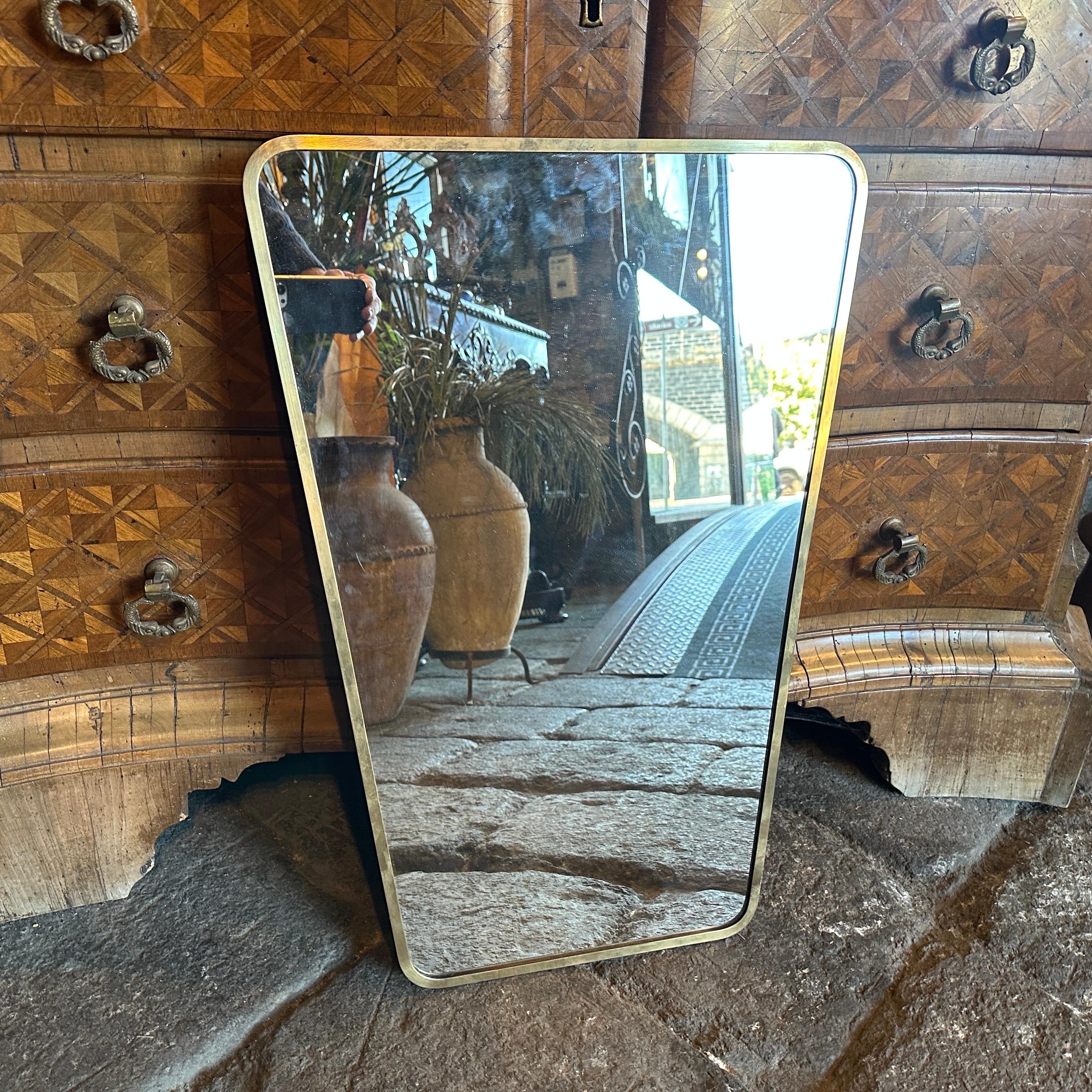 1950s Gio Ponti Style Mid-Century Modern Brass Italian Wall Mirror For Sale 3