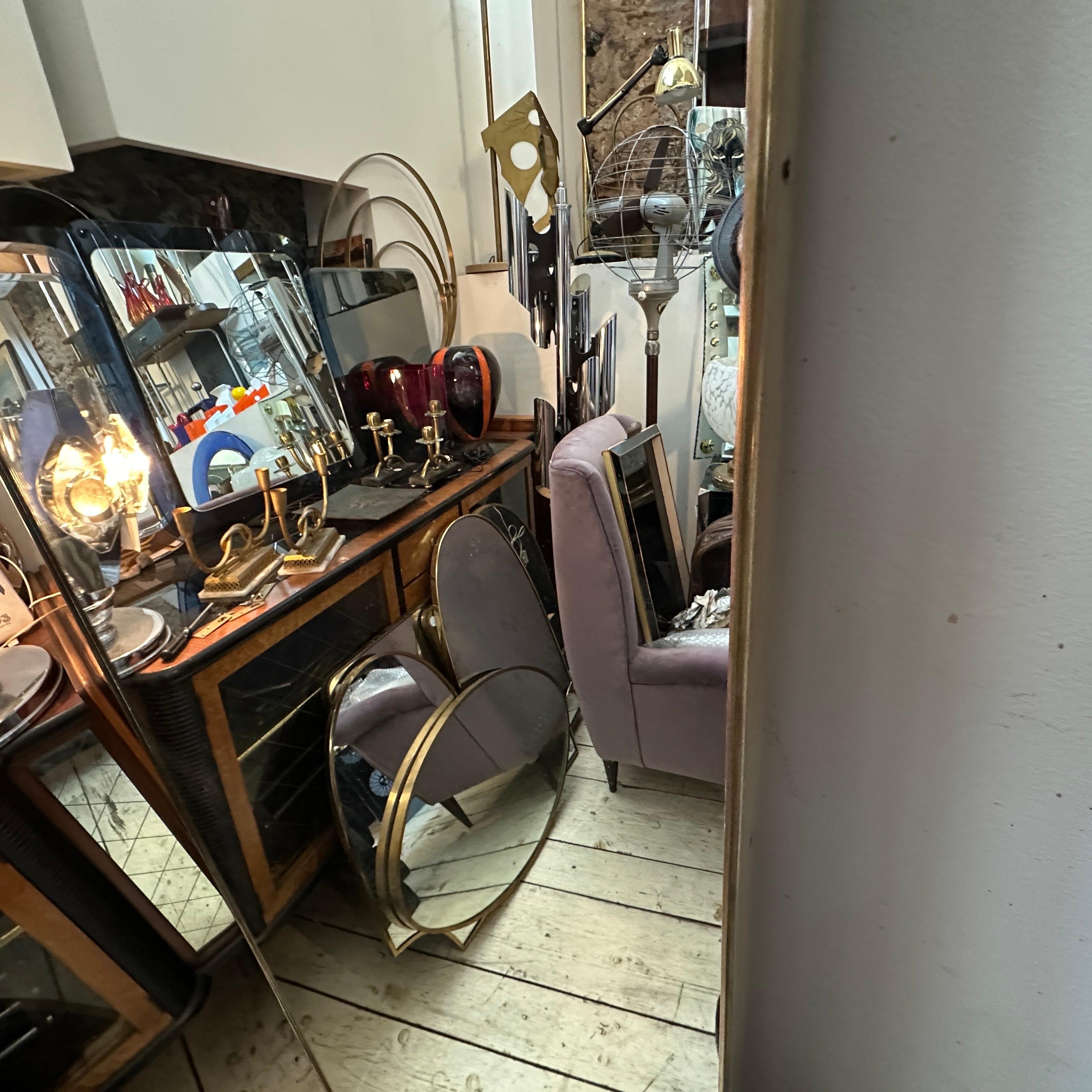 Specchio da parete grande in ottone in stile Gio Ponti del 1950, metà secolo moderno in vendita 8