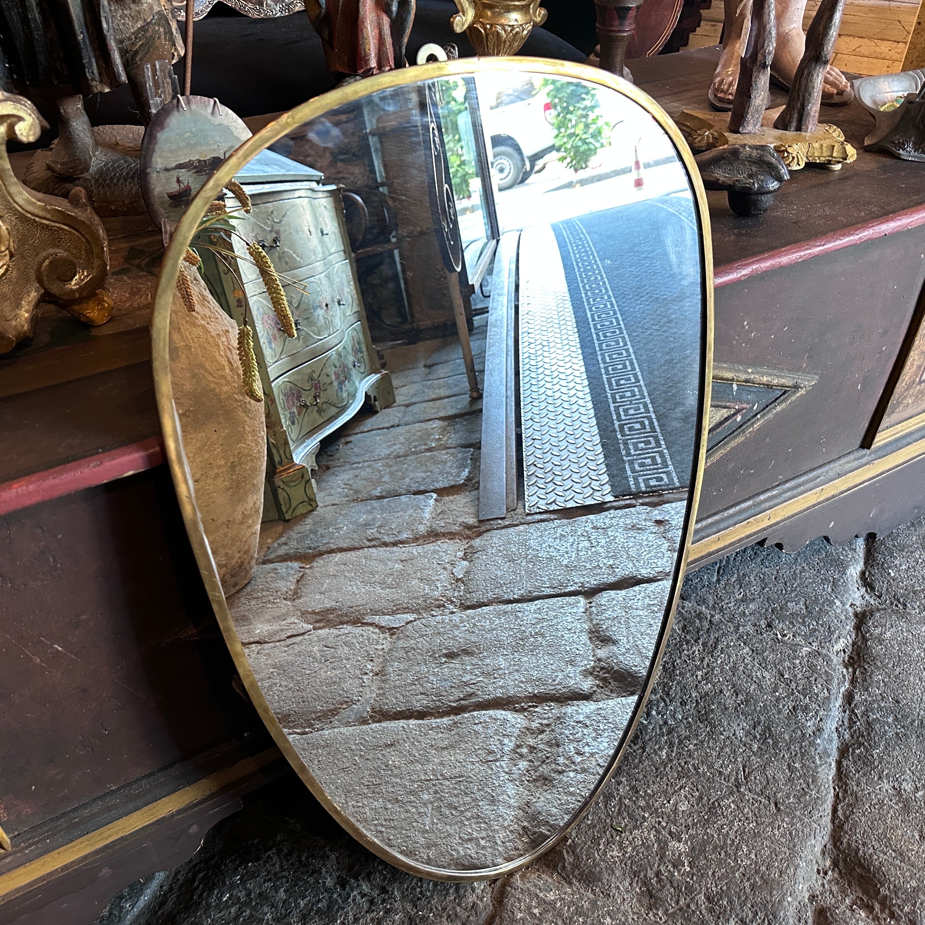 A brass elongated egg shape wall mirror designed and manufactured in Italy by Luigi fortuna in the style of Gio Ponti, brass it has been cleaned, mirror is the original one in perfect conditions. This well Shaped Wall Mirror is a stunning and