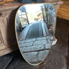 Miroir en forme de bouclier en laiton, style Gio Ponti, années 1950, Mid-century Modern