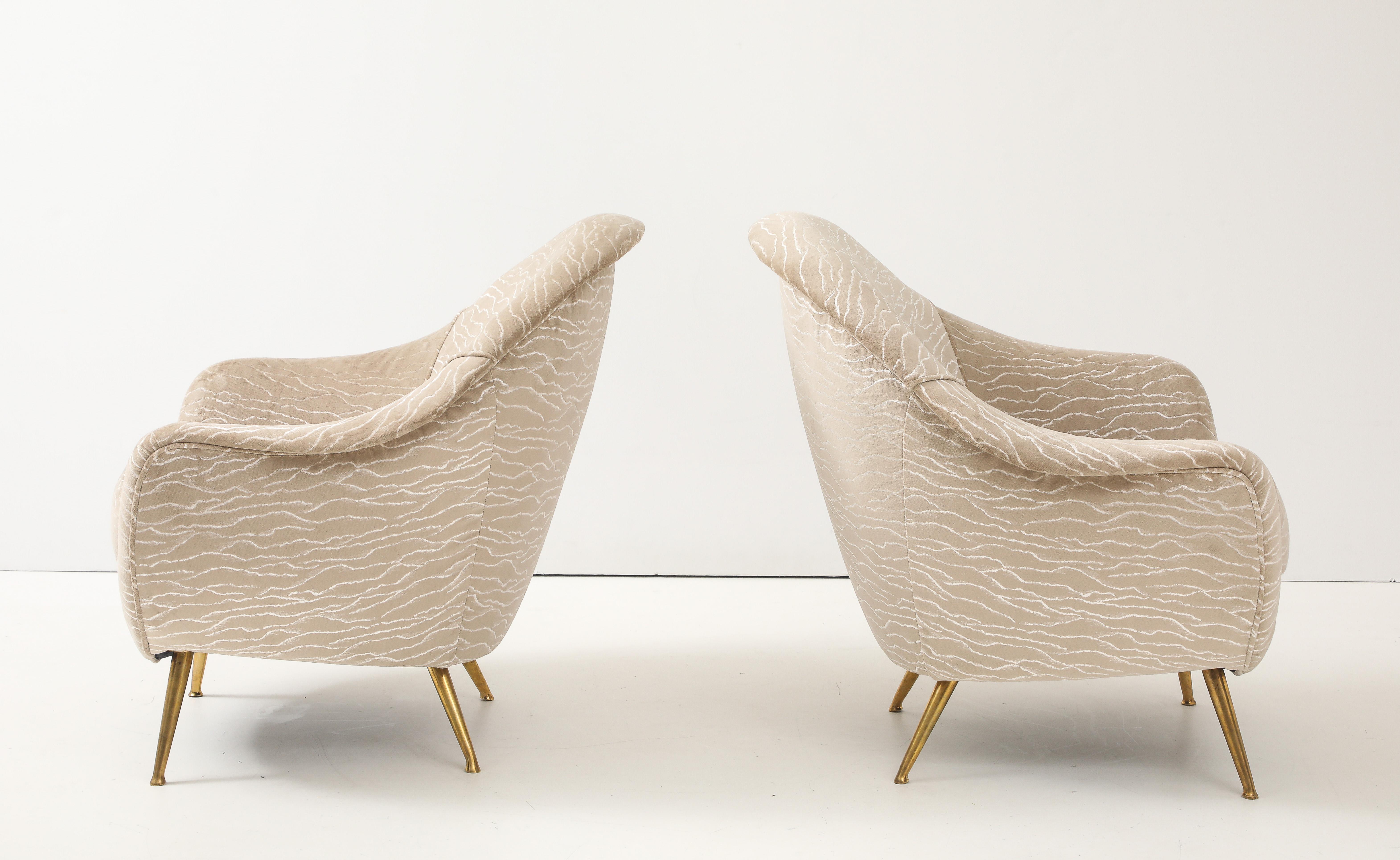 1950's Gio Ponti Style Modernist Italian Lounge Chairs In Velvet Upholstery In Good Condition For Sale In New York, NY