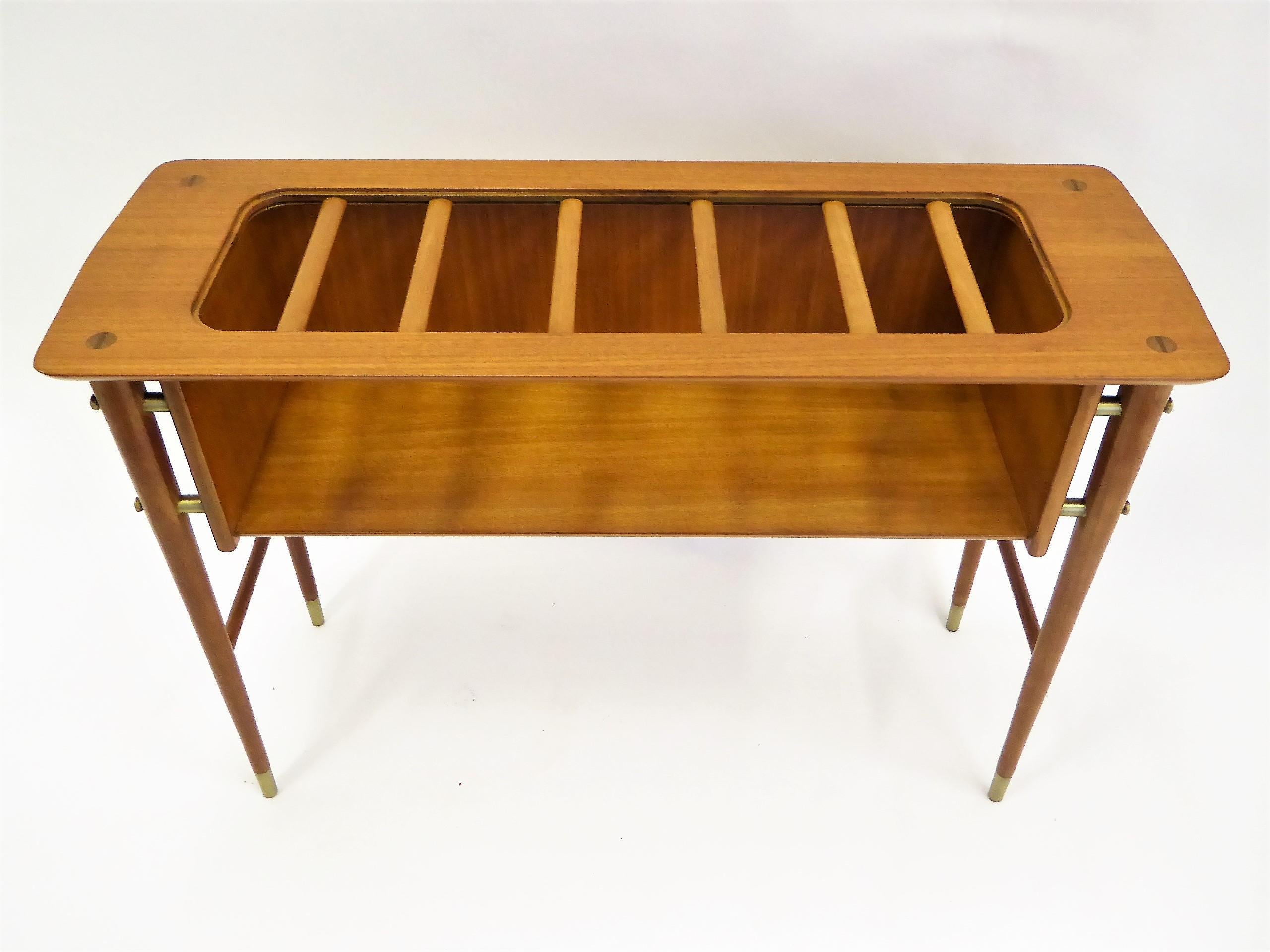 1950s Gio Ponti Style Petite Console Table with Shelf in Blond Mahogany 4