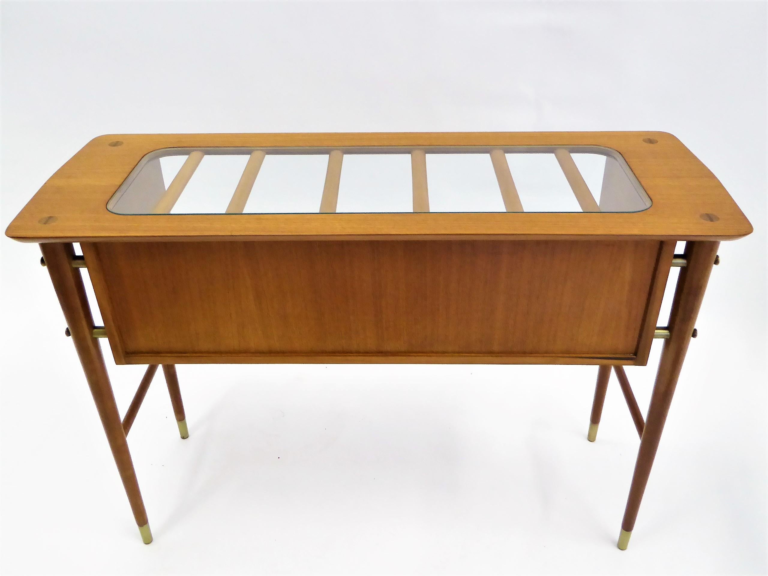 1950s Gio Ponti Style Petite Console Table with Shelf in Blond Mahogany In Good Condition In Miami, FL