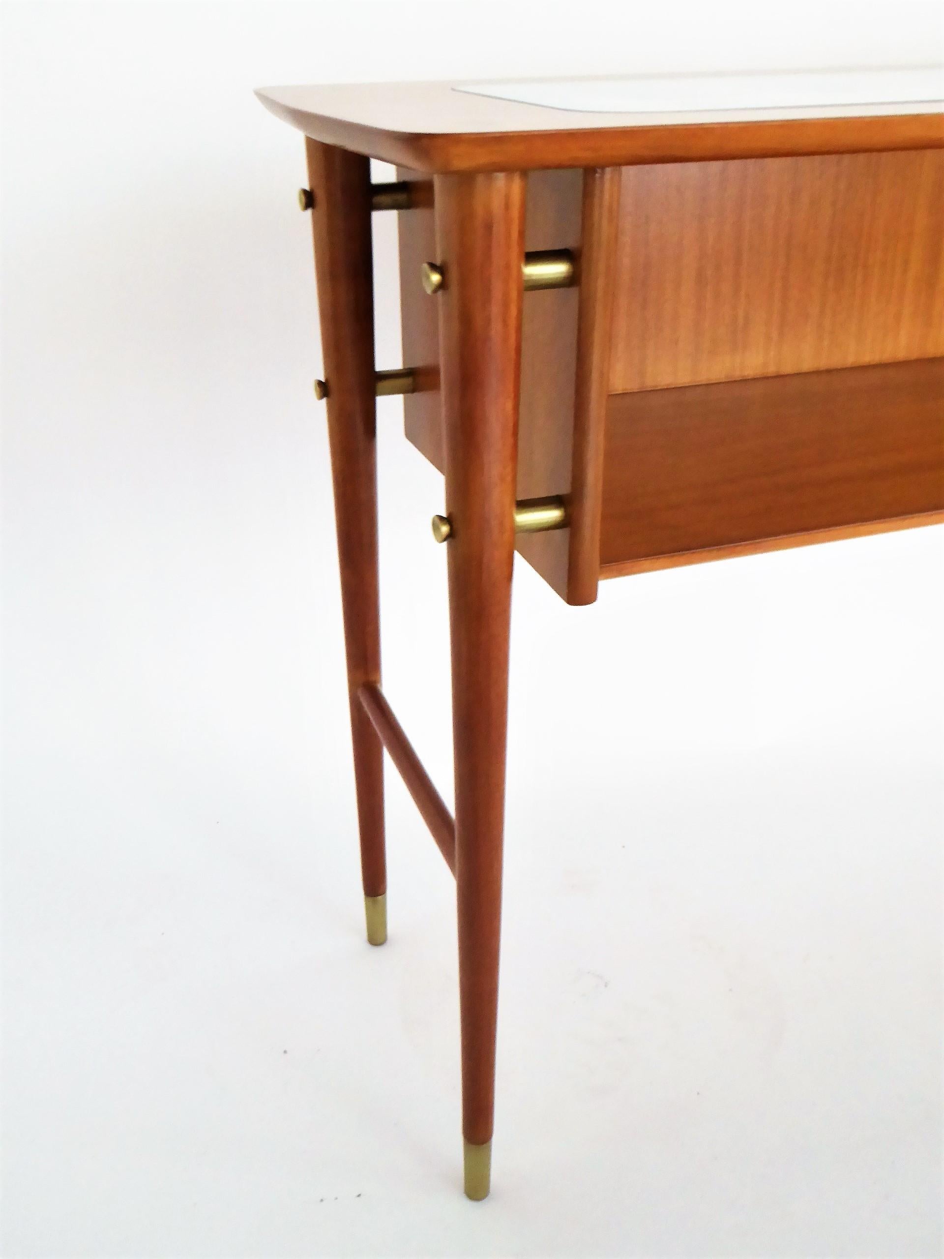 Mid-20th Century 1950s Gio Ponti Style Petite Console Table with Shelf in Blond Mahogany
