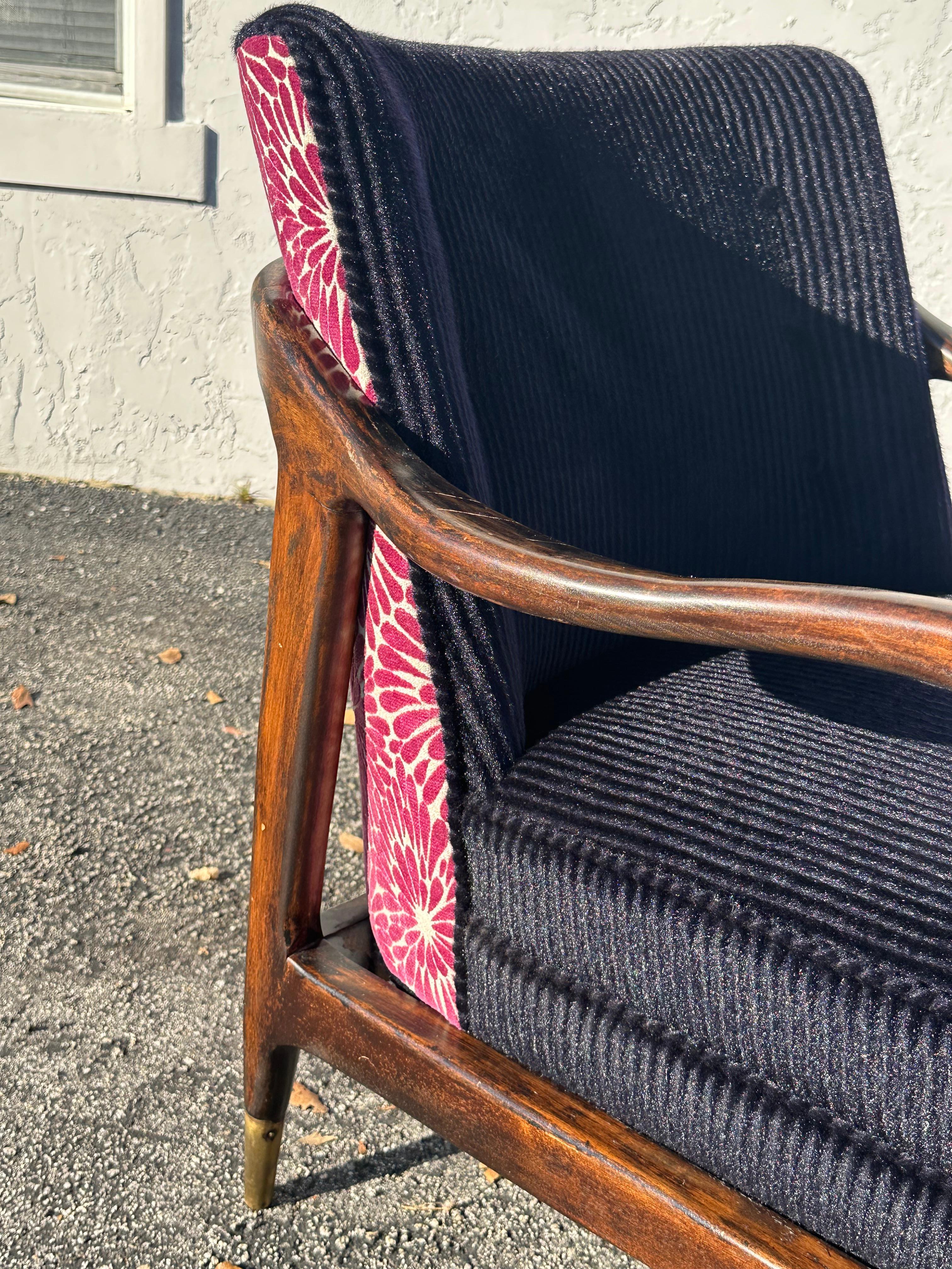 Sedie in stile Gio Ponti anni '50 in velluto mohair beige viola con motivi floreali in noce, set di 2 in vendita 5