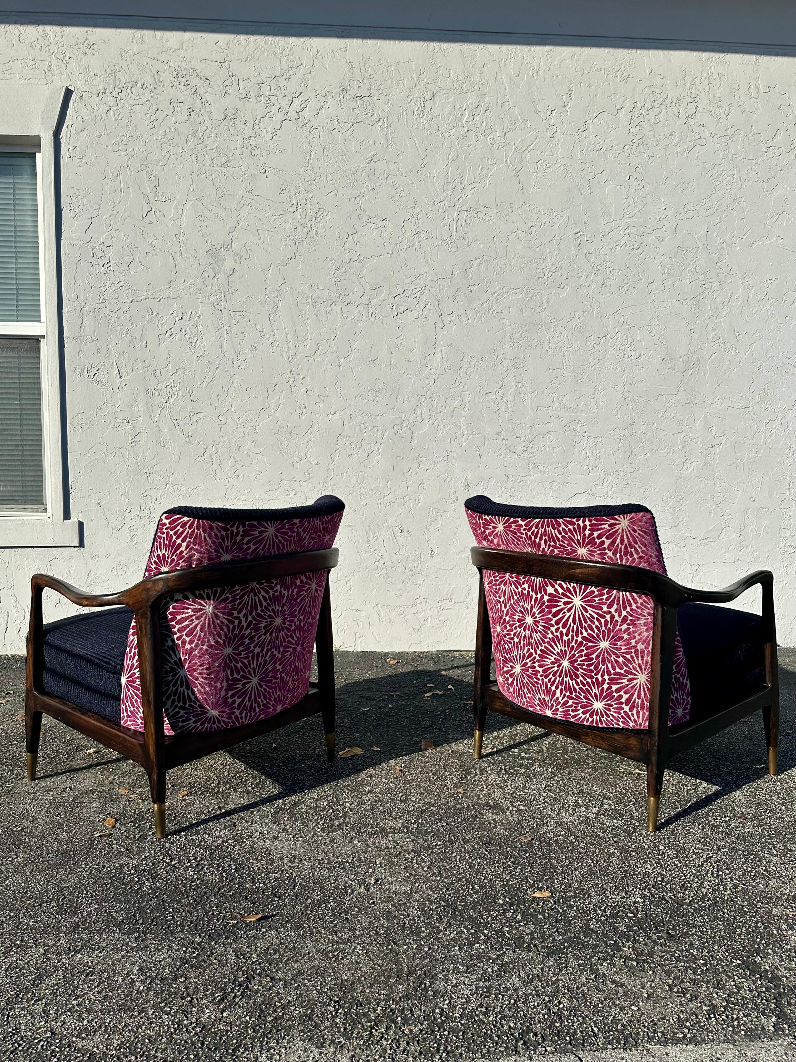 Sedie in stile Gio Ponti anni '50 in velluto mohair beige viola con motivi floreali in noce, set di 2 in vendita 6