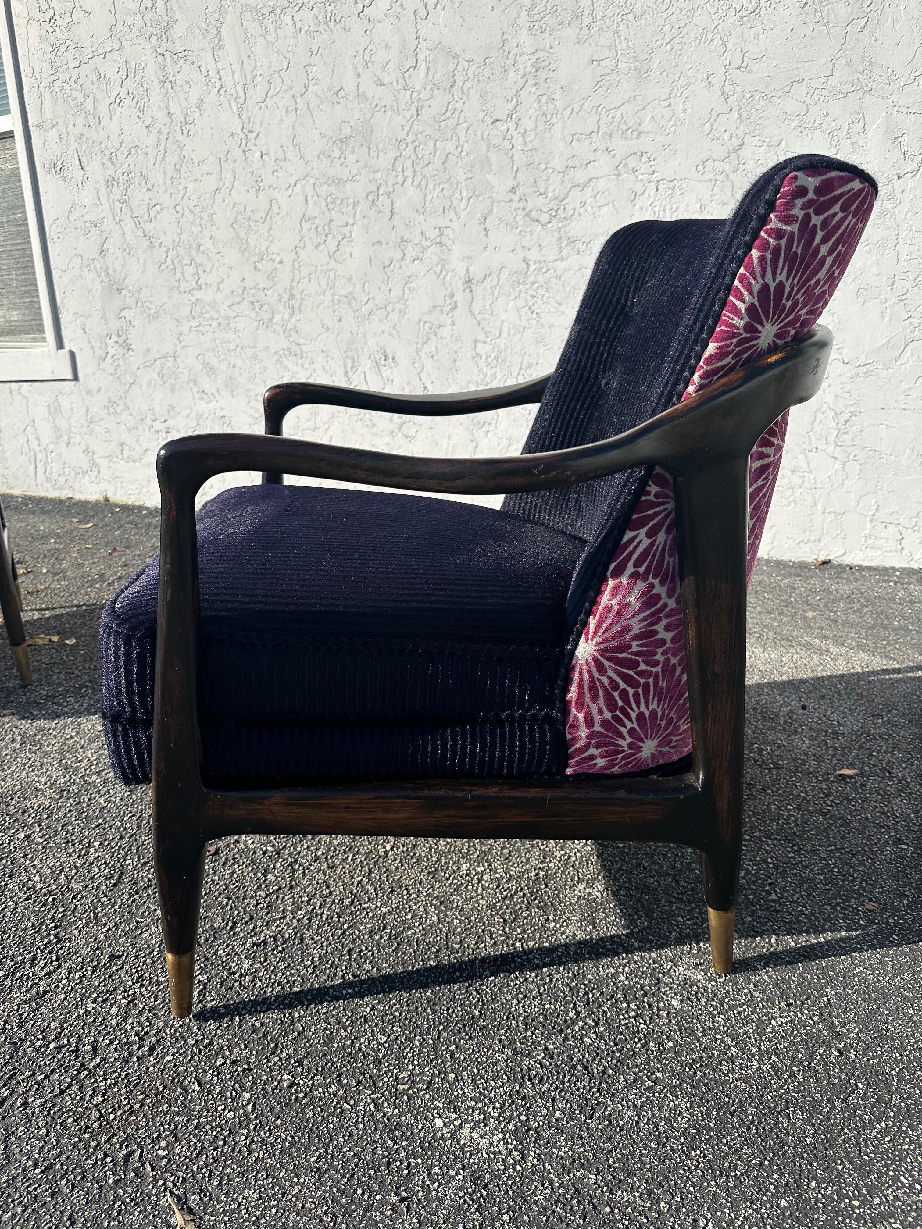 Sedie in stile Gio Ponti anni '50 in velluto mohair beige viola con motivi floreali in noce, set di 2 in vendita 2
