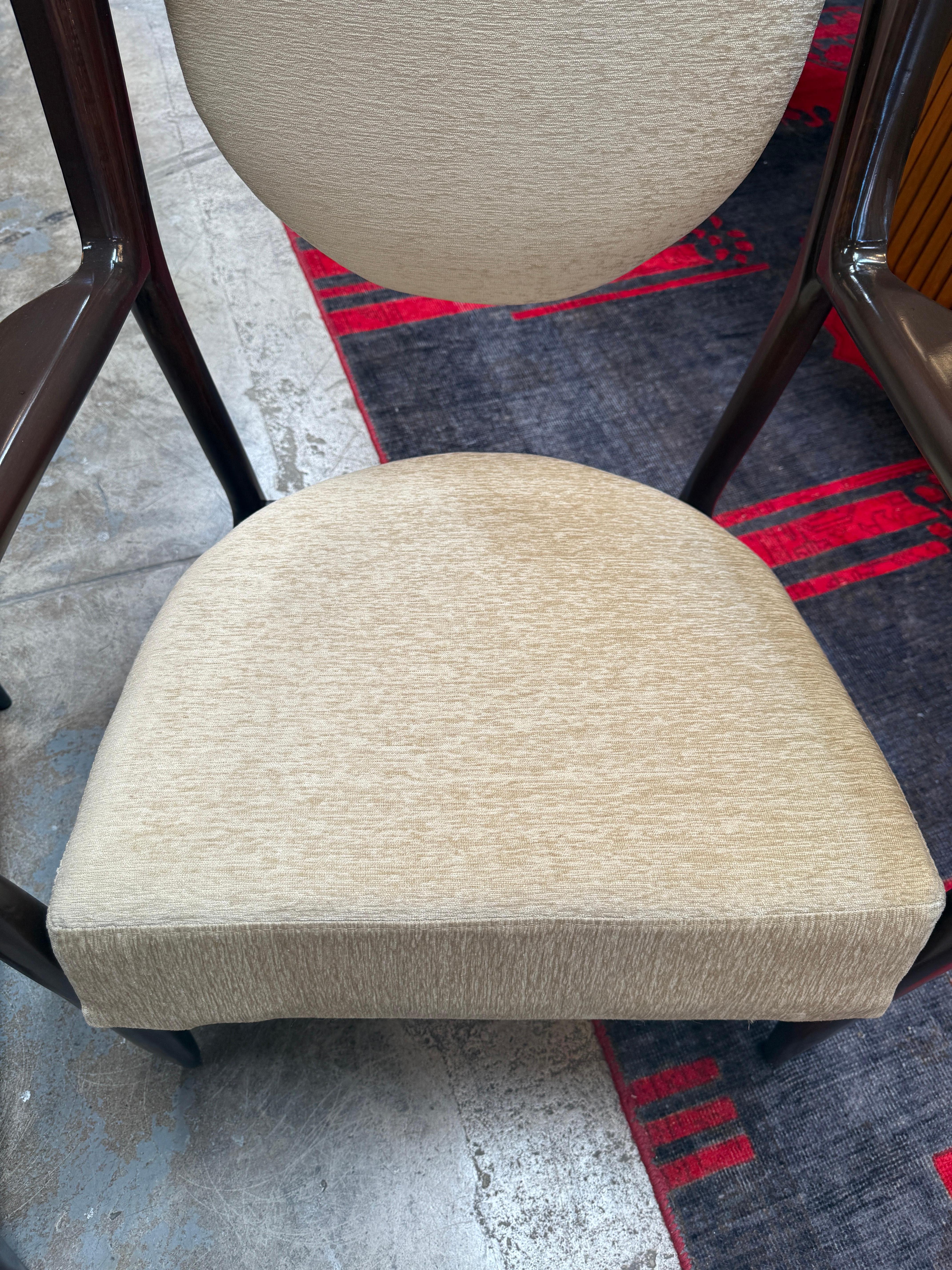 1950s Gio Ponti “Triennial” Armchairs in Dark Wood en venta 1