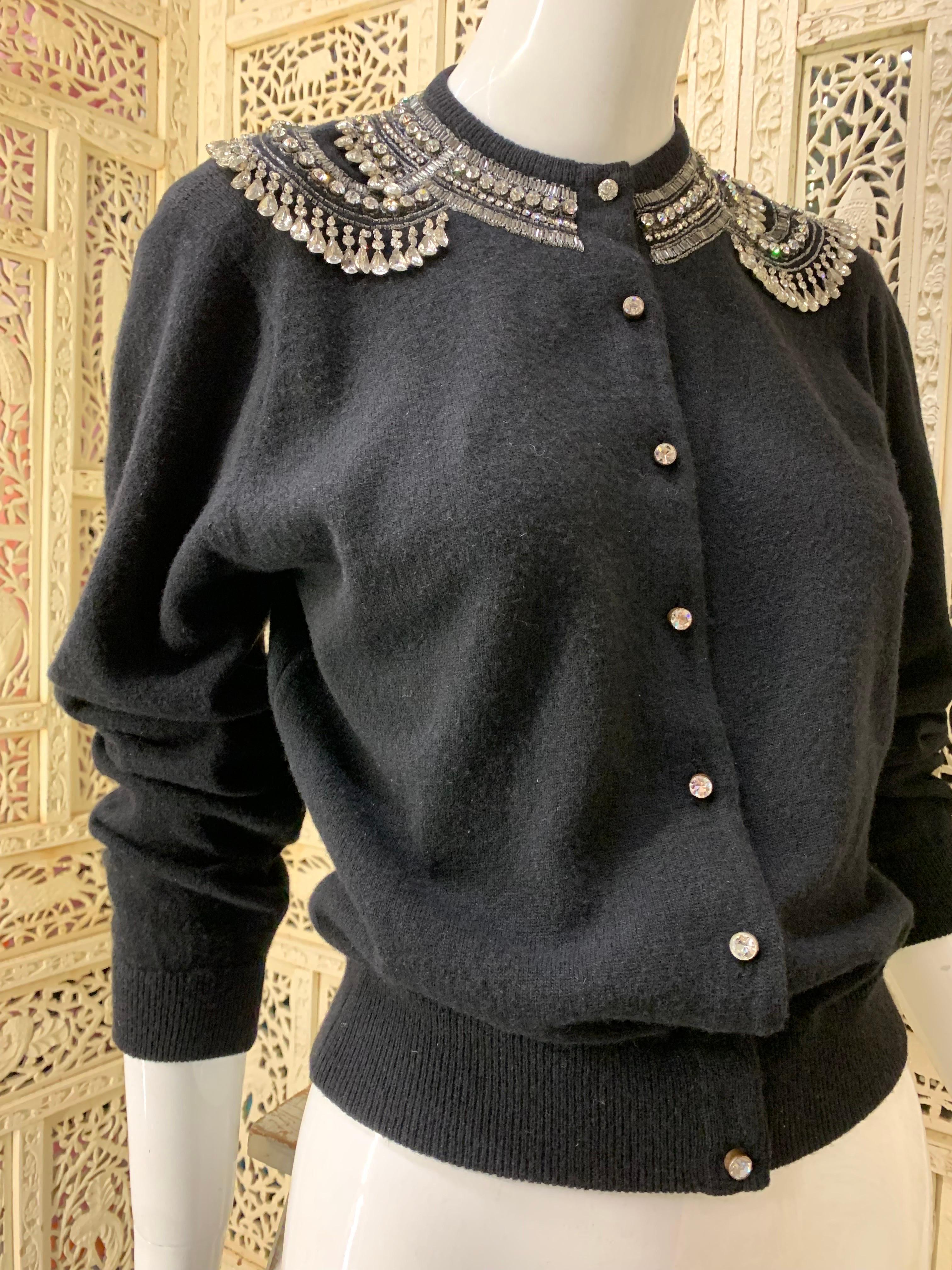 1950s Giovagnoni Black Cashmere Button-Up Sweater w Tear-Drop Rhinestone Fringe (Pull à boutons en cachemire noir avec frange en forme de goutte d'eau) Excellent état - En vente à Gresham, OR
