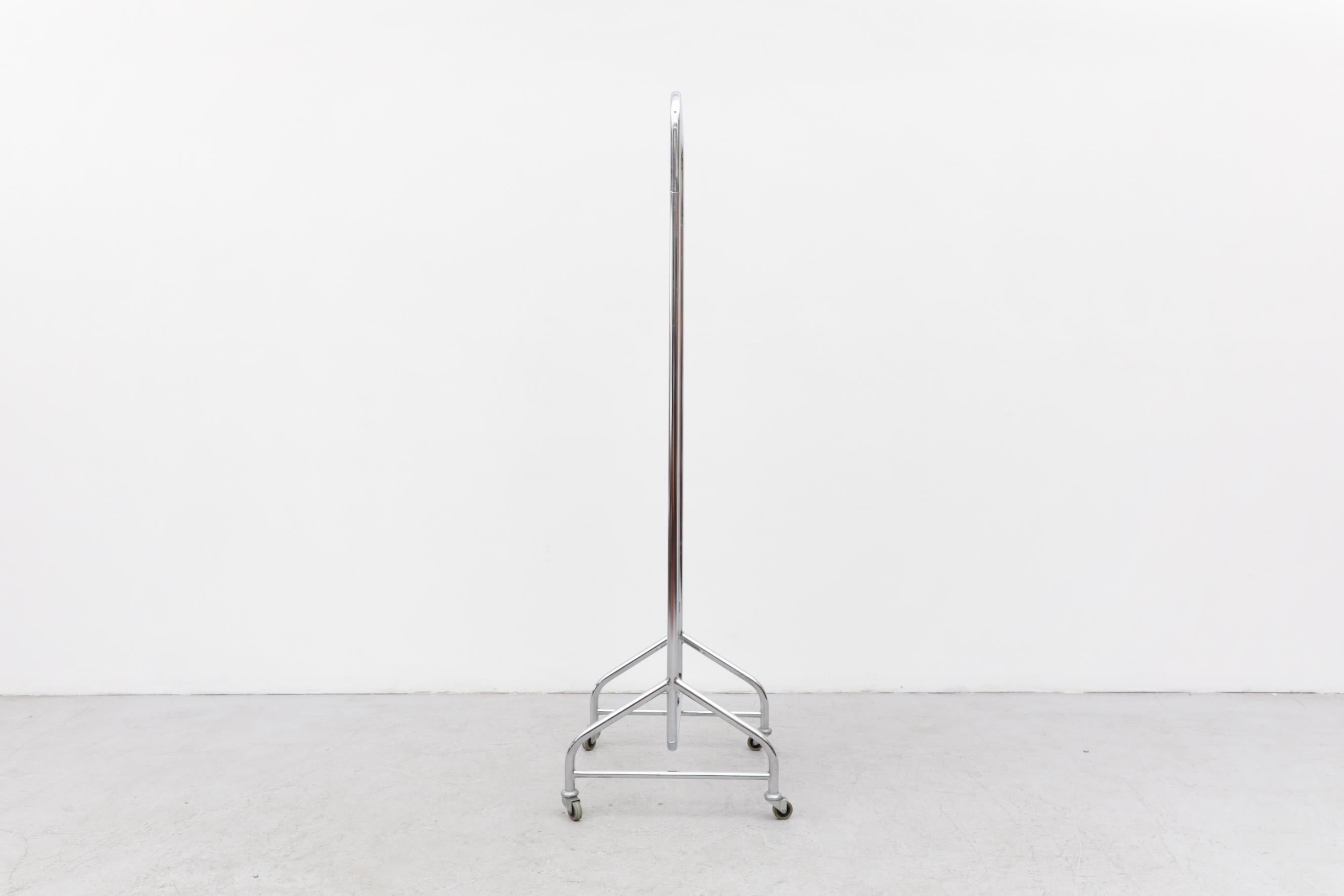 standing mirror on wheels