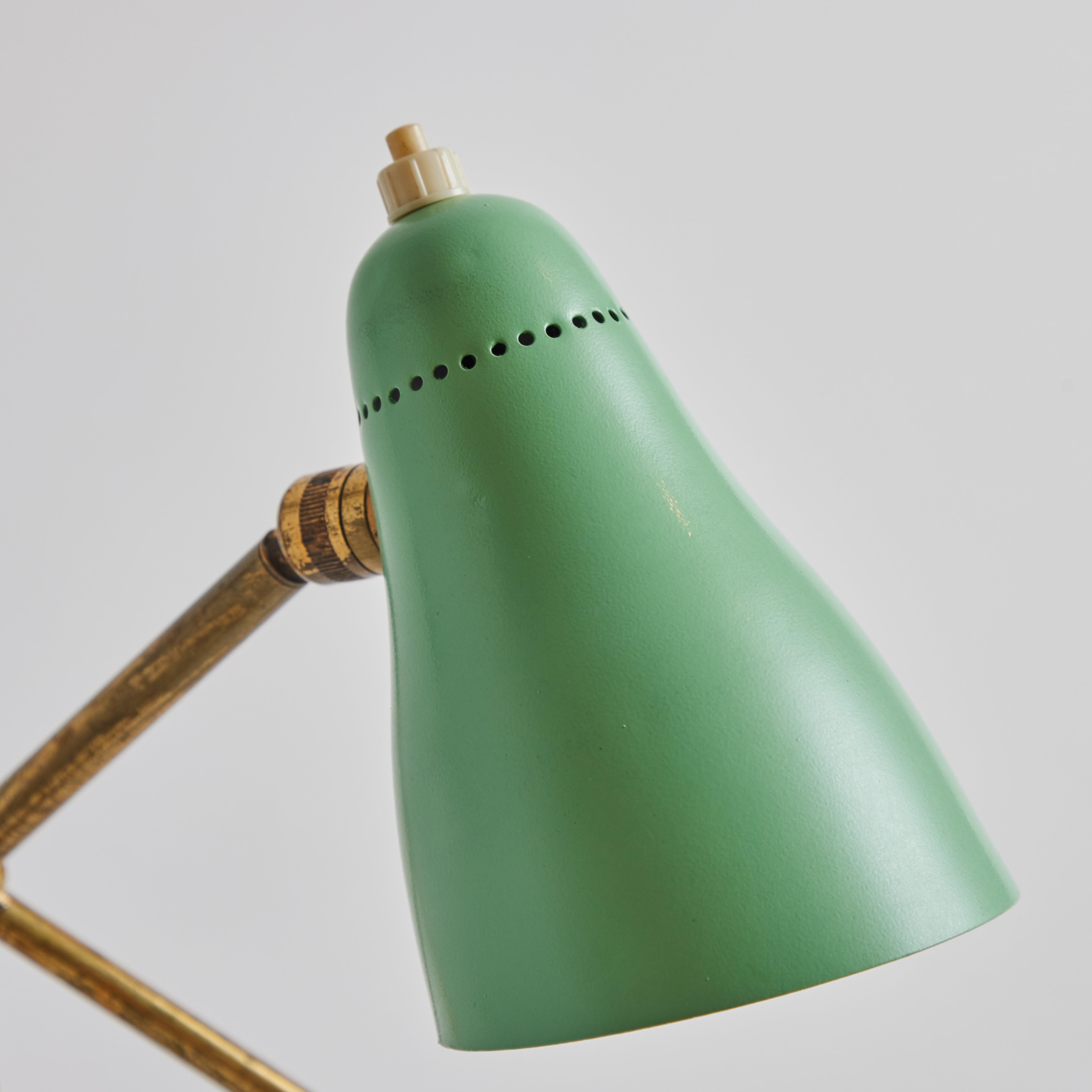 Aluminium Lampe murale ou de table en vert et laiton Giuseppe Ostuni 'Ochetta' des années 1950 pour O-Luce