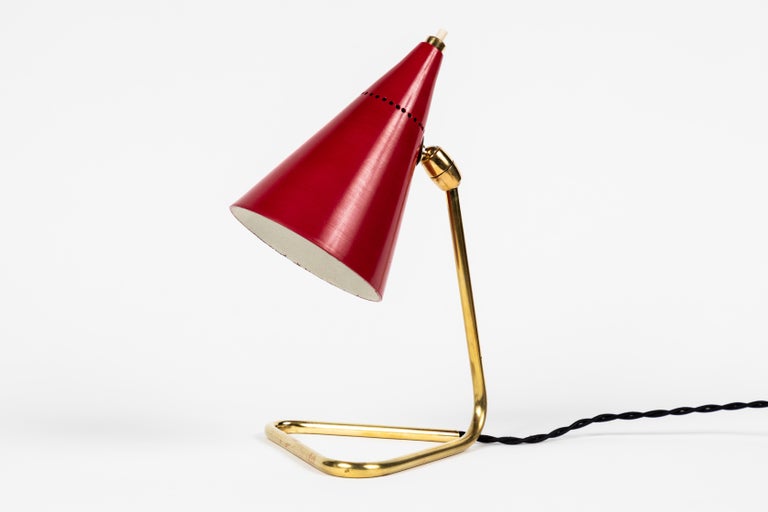 1950s Giuseppe Ostuni Red Cone Table Lamp for Oluce In Good Condition In Glendale, CA