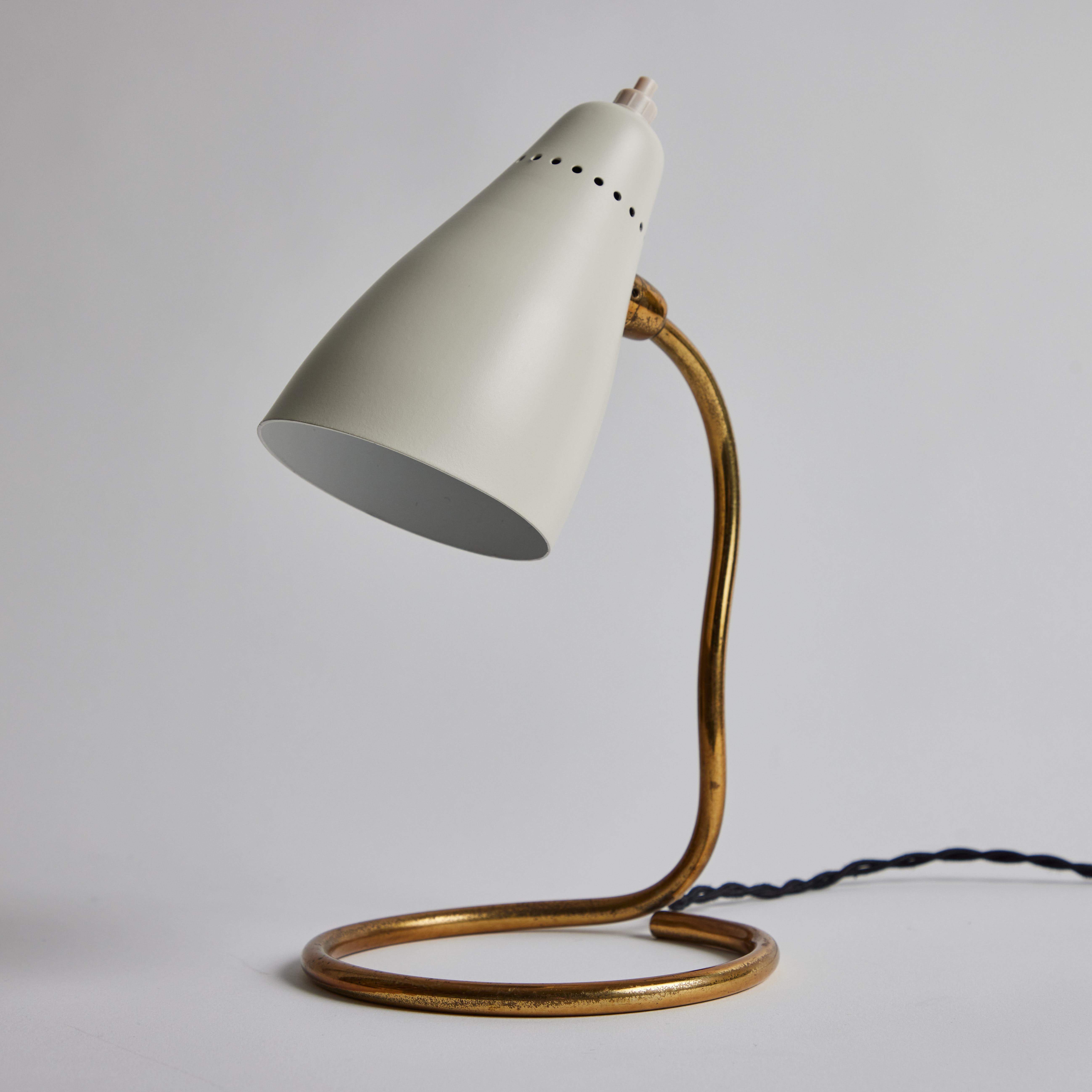 1950s Giuseppe Ostuni 'Vipere' White and Brass Table Lamp for O-Luce en vente 4