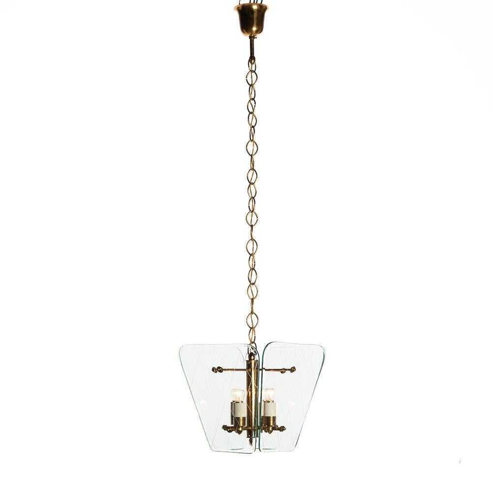 Delicate 1950s  lantern. Consists of four thin glass panels, a brass frame and four E14 lightbulbs.
We have three similar lanterns. One without lines in the glass and one with more square panels. This one is more round. For more information please