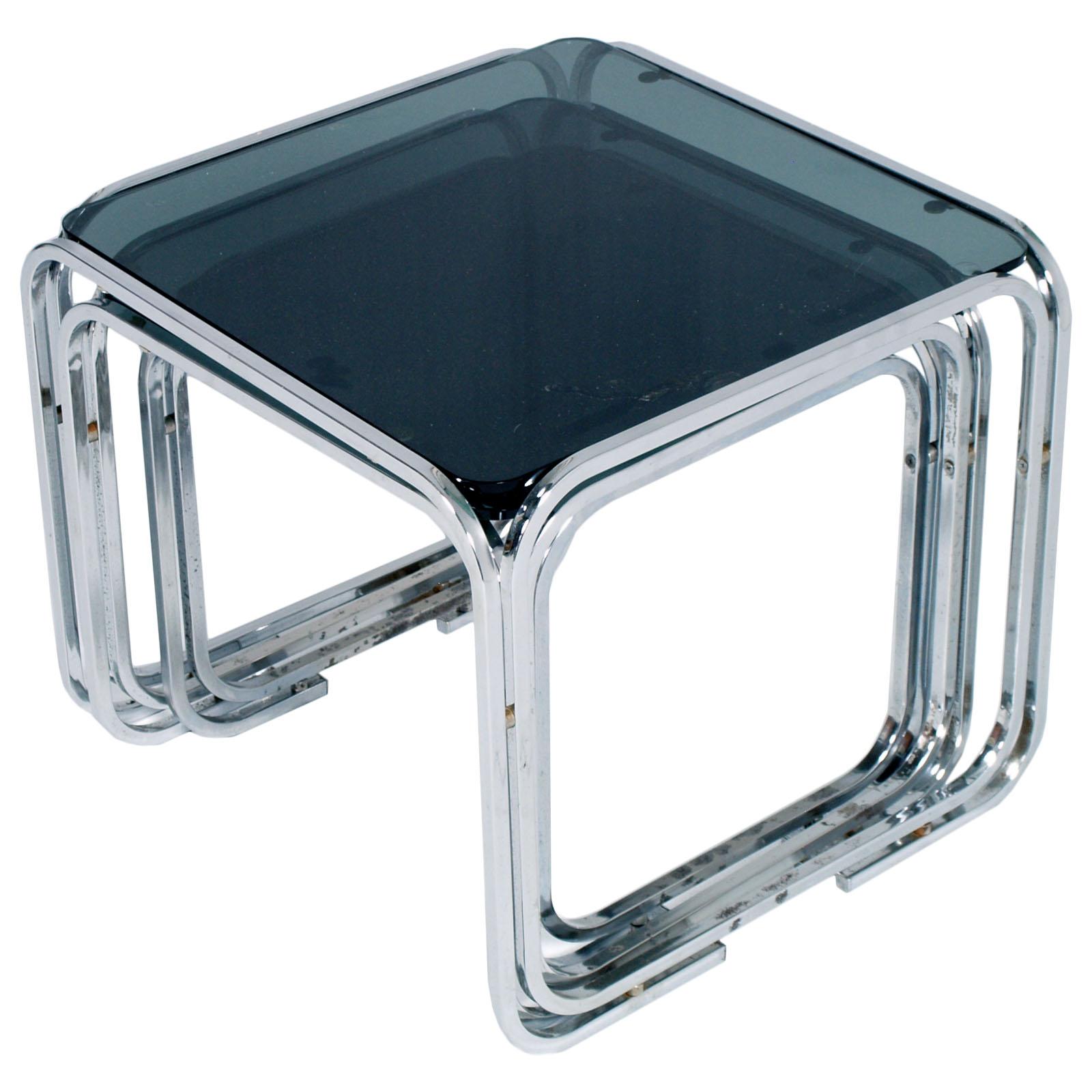 Italian midcentury glass fumè and chromed tubular steel nest coffee tables, Marcel Breuer style in good conditions.

Measures cm: H 42, W 48, D 48.